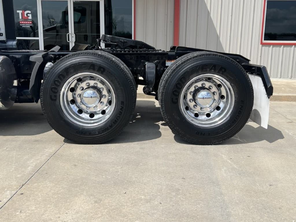 2021 Freightliner Cascadia in Springfield, MO — photo 10