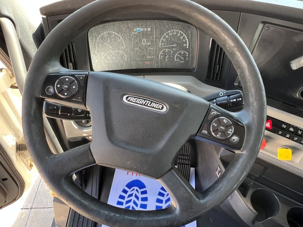 2021 Freightliner Cascadia in Springfield, MO — photo 11