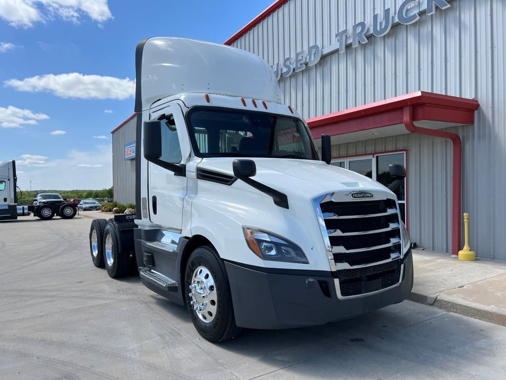 2021 Freightliner Cascadia in Springfield, MO — photo 2