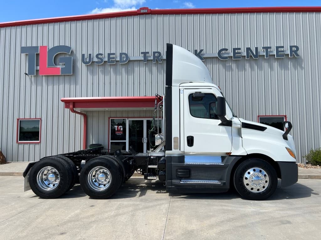 2021 Freightliner Cascadia in Springfield, MO — photo 3