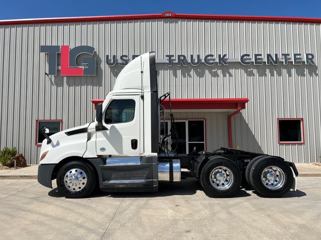 2021 Freightliner Cascadia in Springfield, MO — photo 5