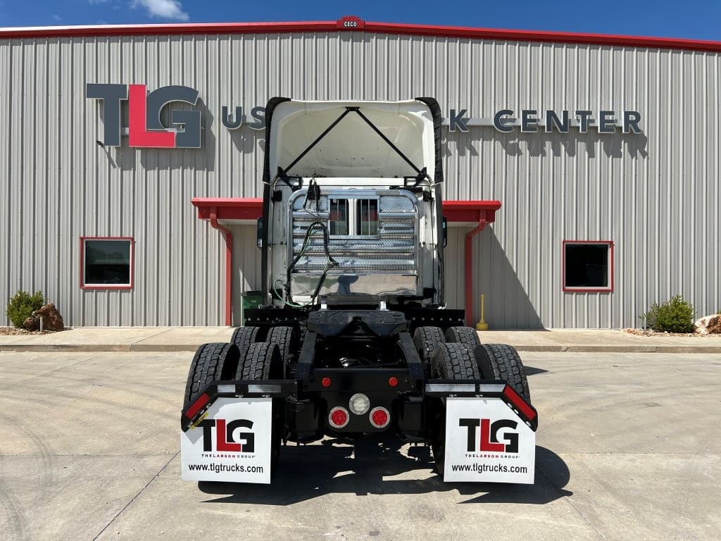 2021 Freightliner Cascadia in Springfield, MO — photo 6
