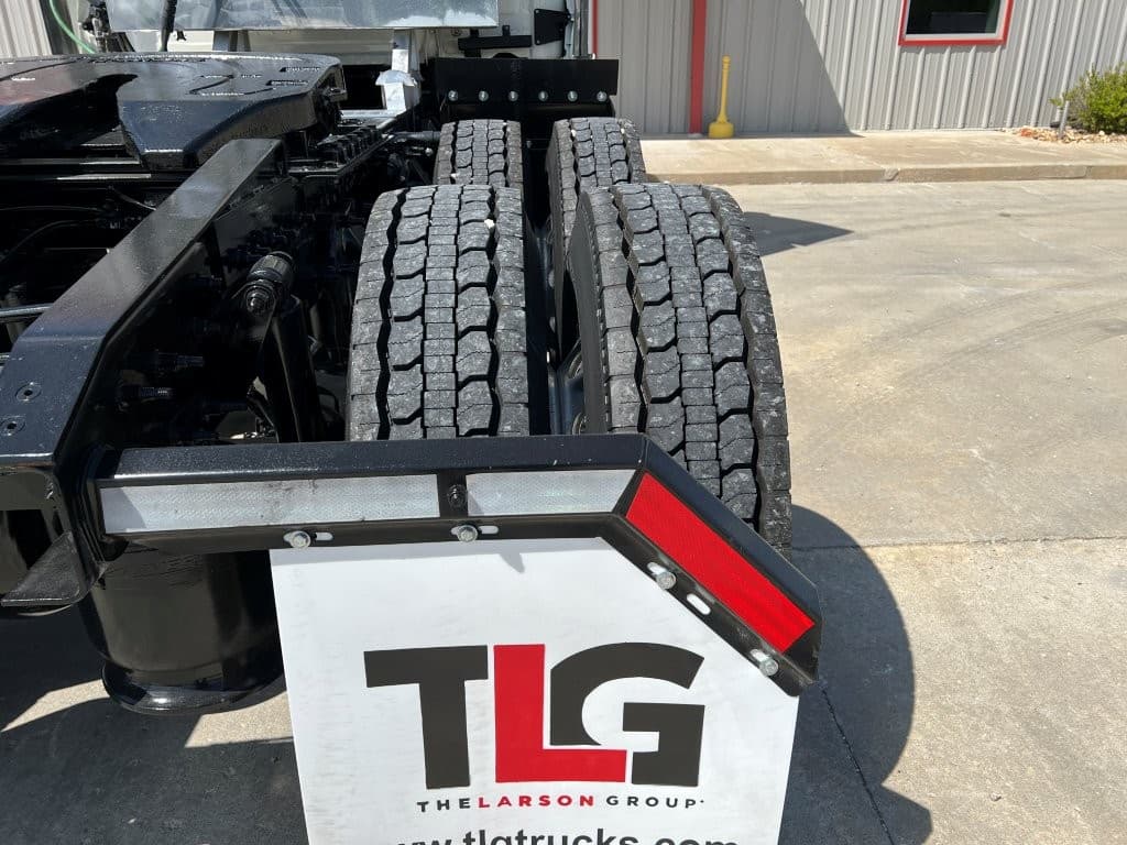 2021 Freightliner Cascadia in Springfield, MO — photo 11