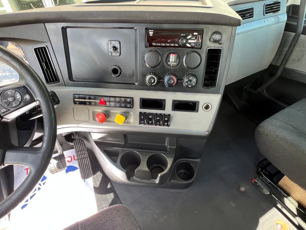 2021 Freightliner Cascadia in Springfield, MO — photo 15