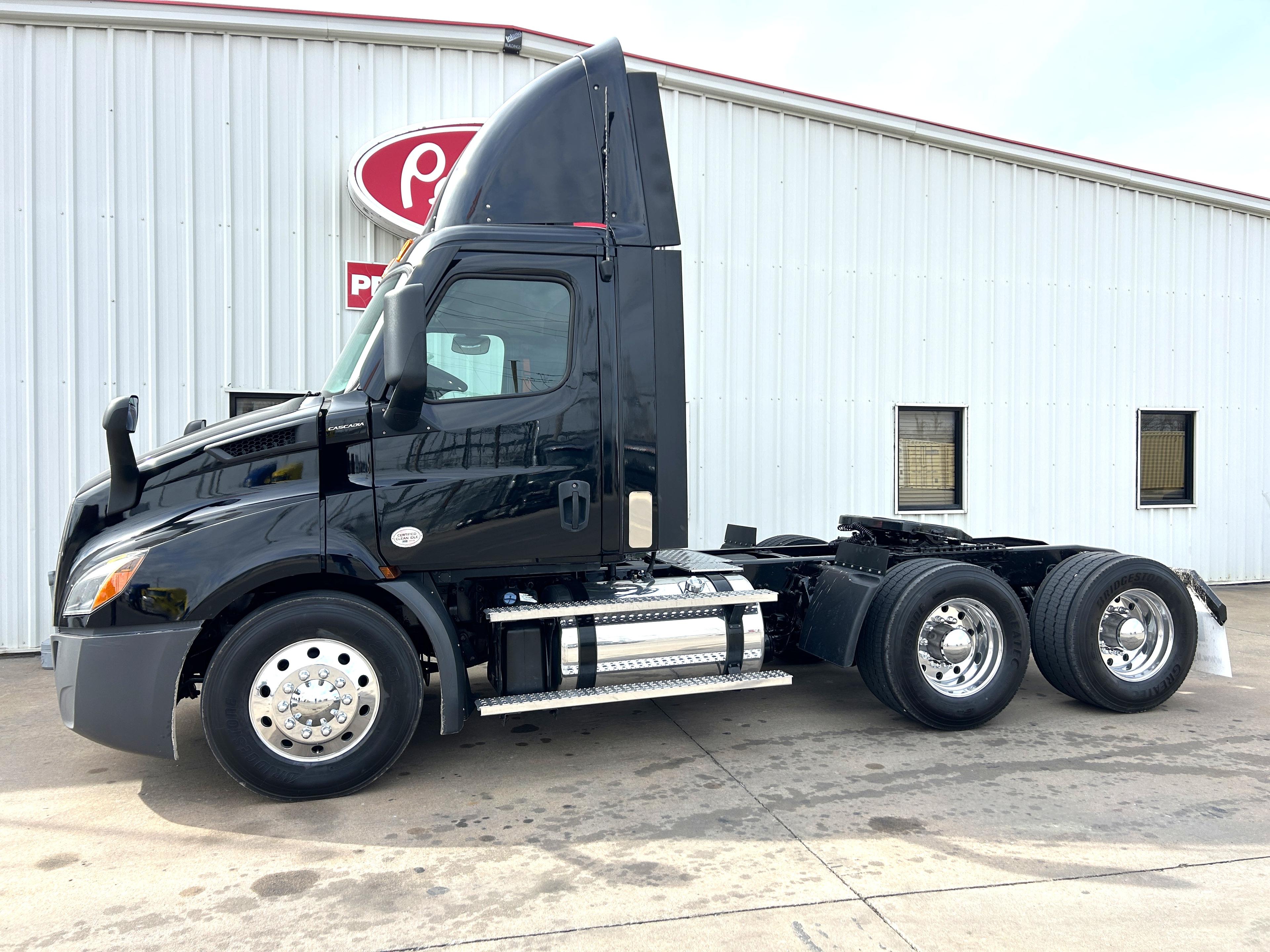 2022 Freightliner Cascadia in Joplin, MO — photo 4