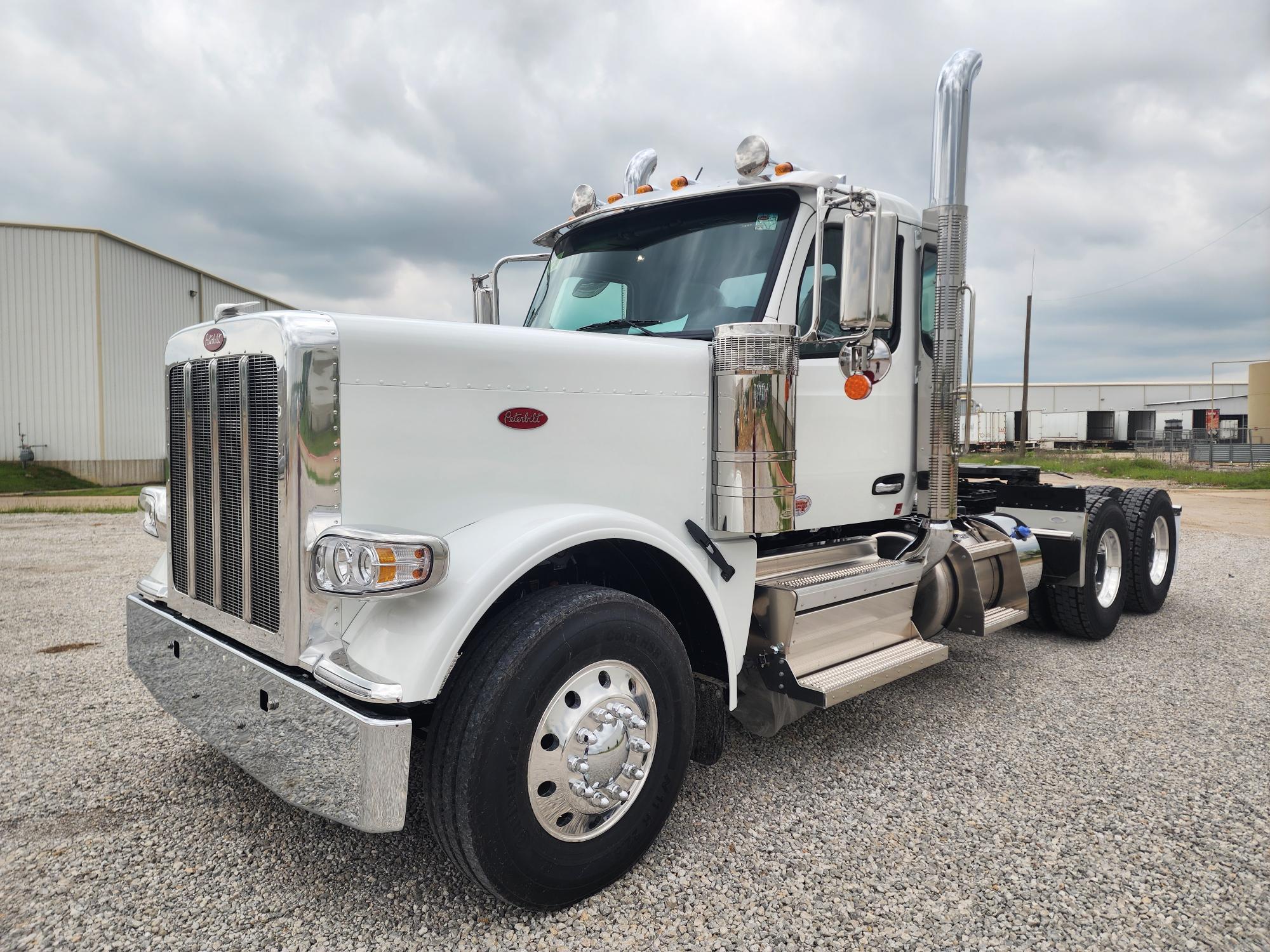 2026 Peterbilt 589