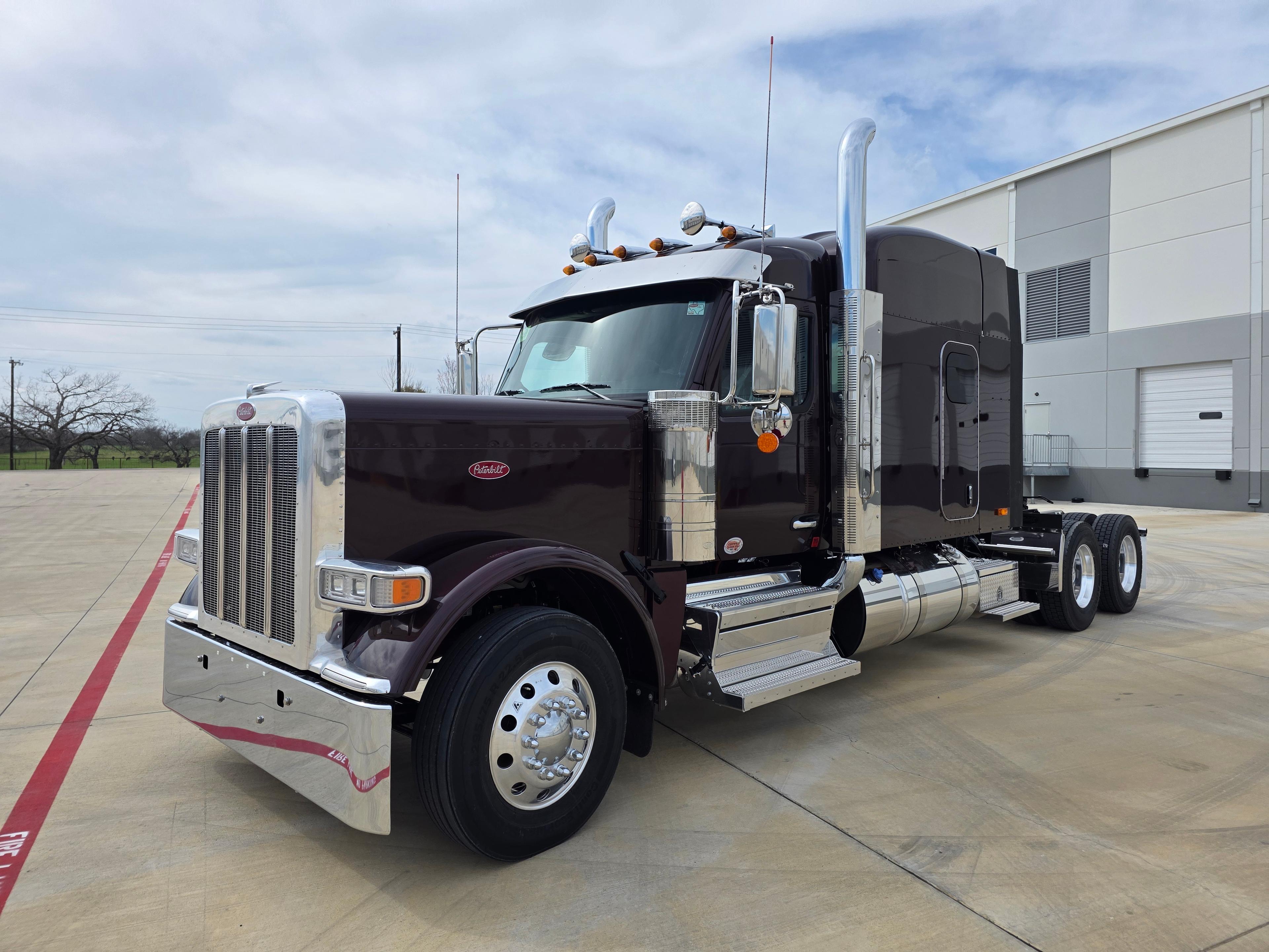 2027 Peterbilt 589