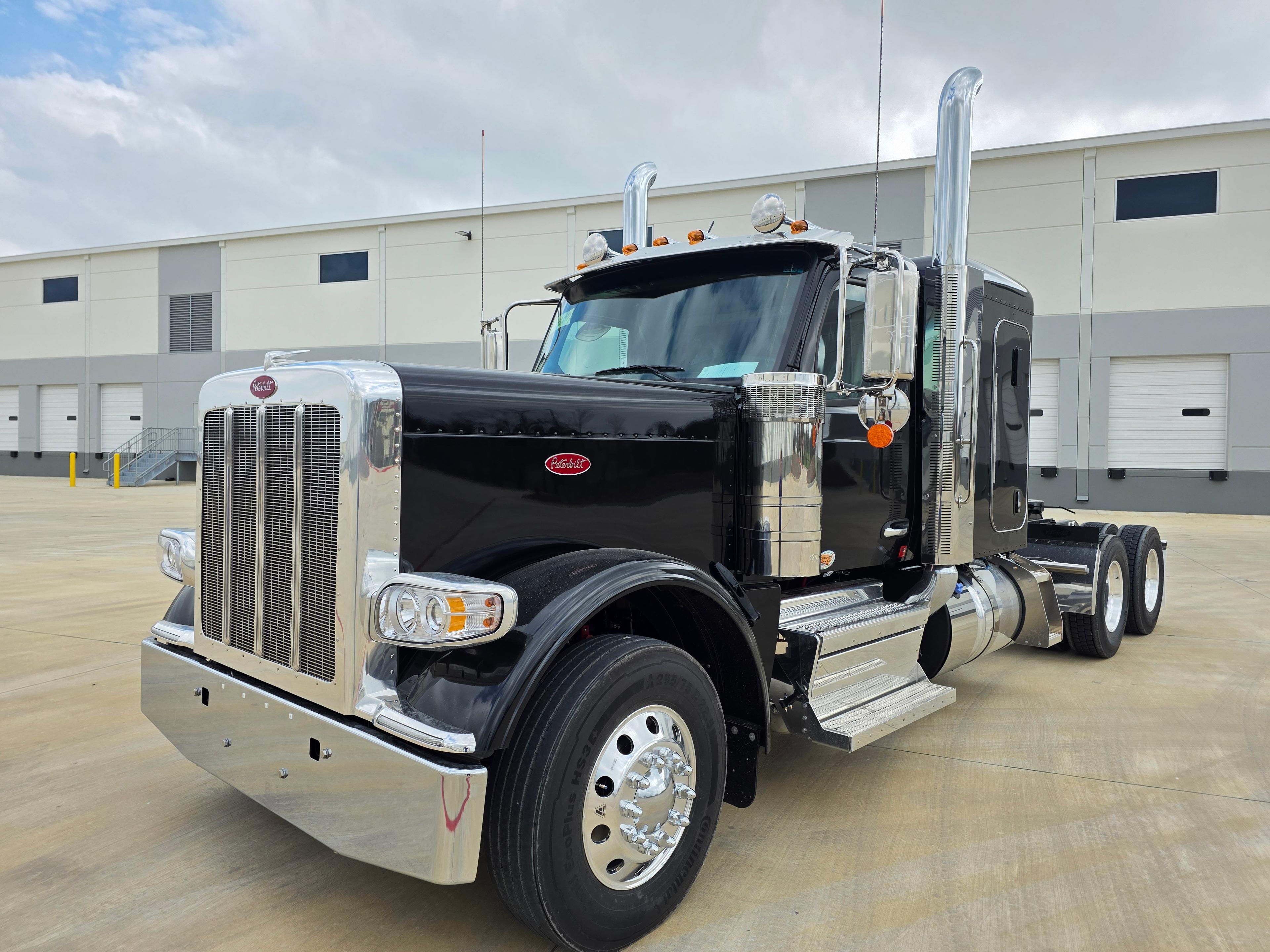 2027 Peterbilt 589