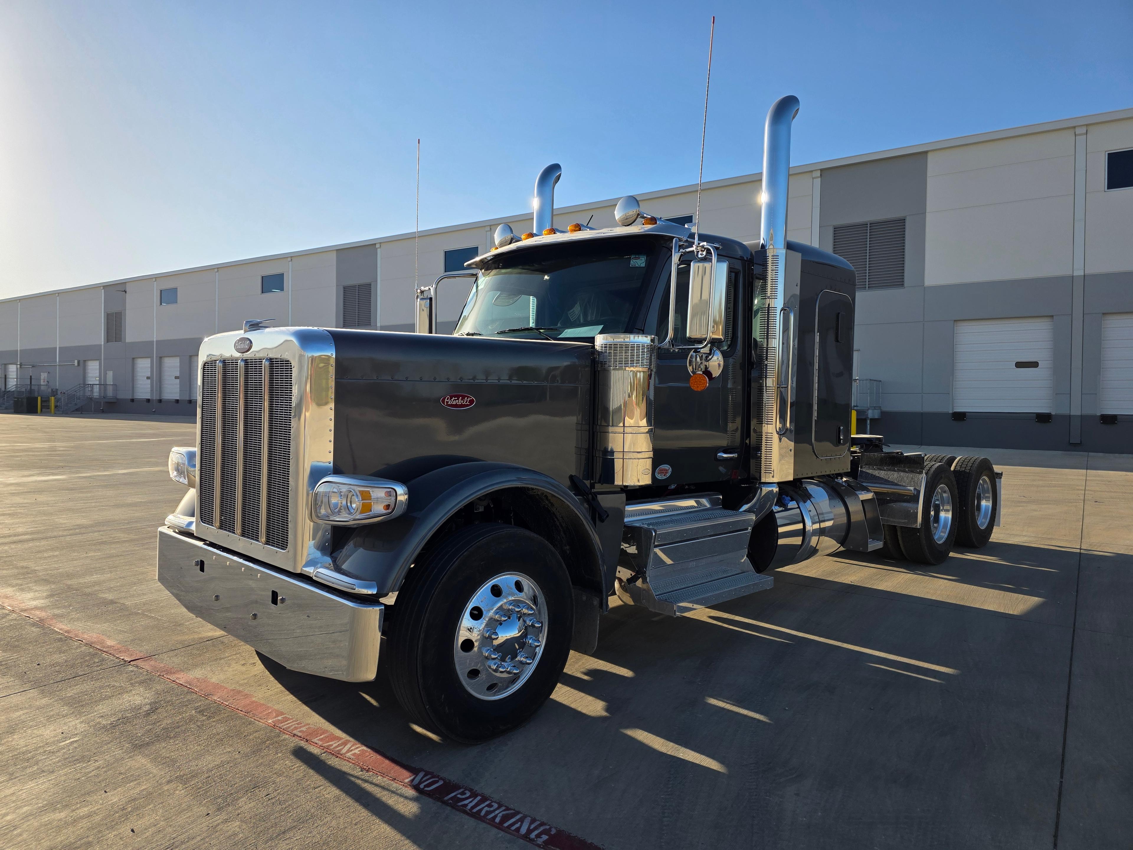 2027 Peterbilt 589