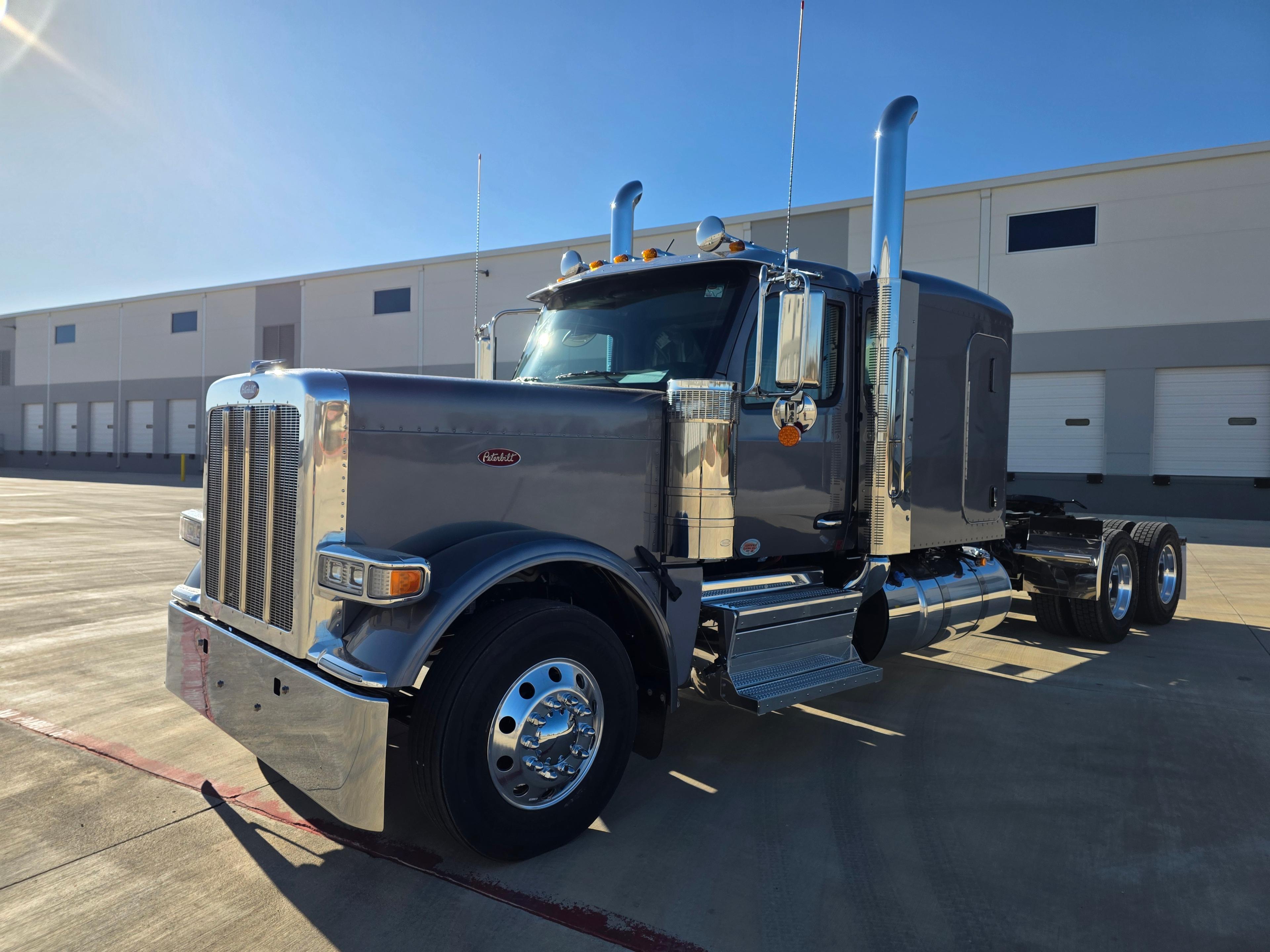 2027 Peterbilt 589