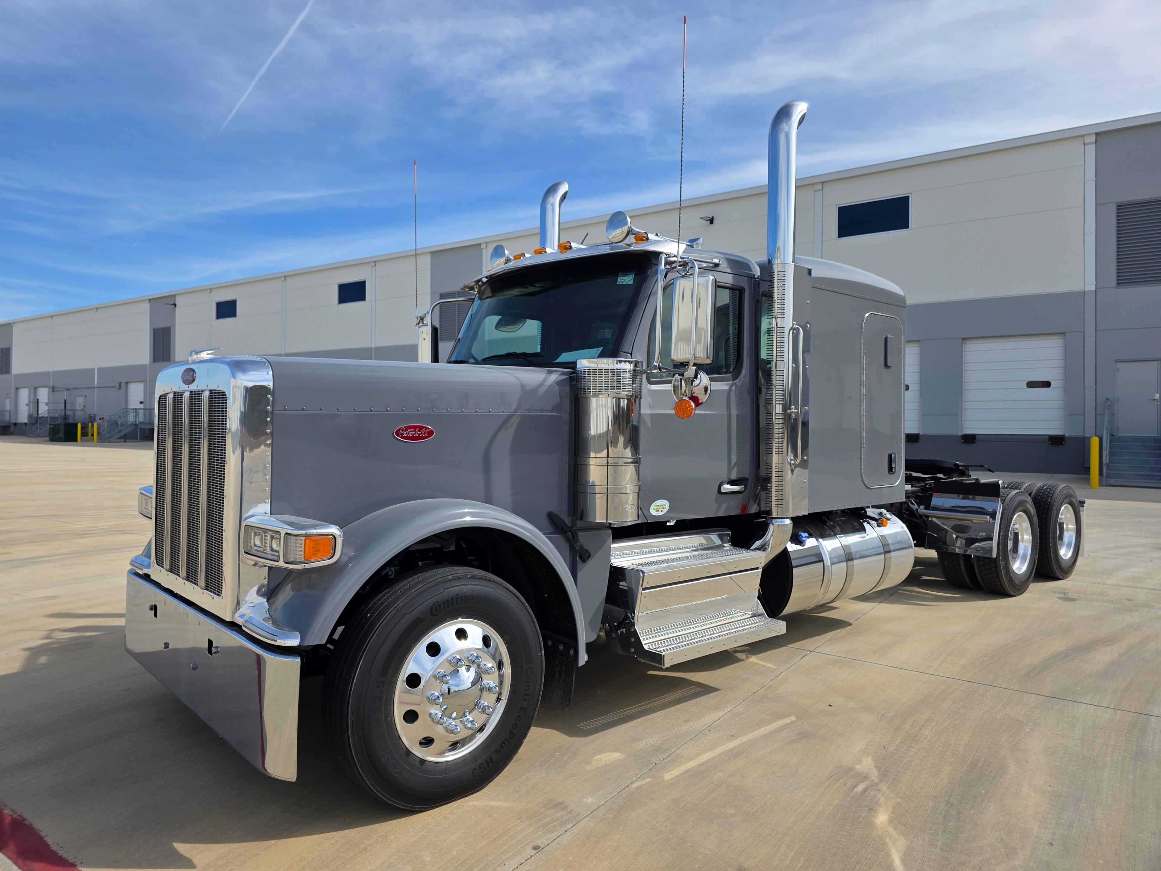 2027 Peterbilt 589