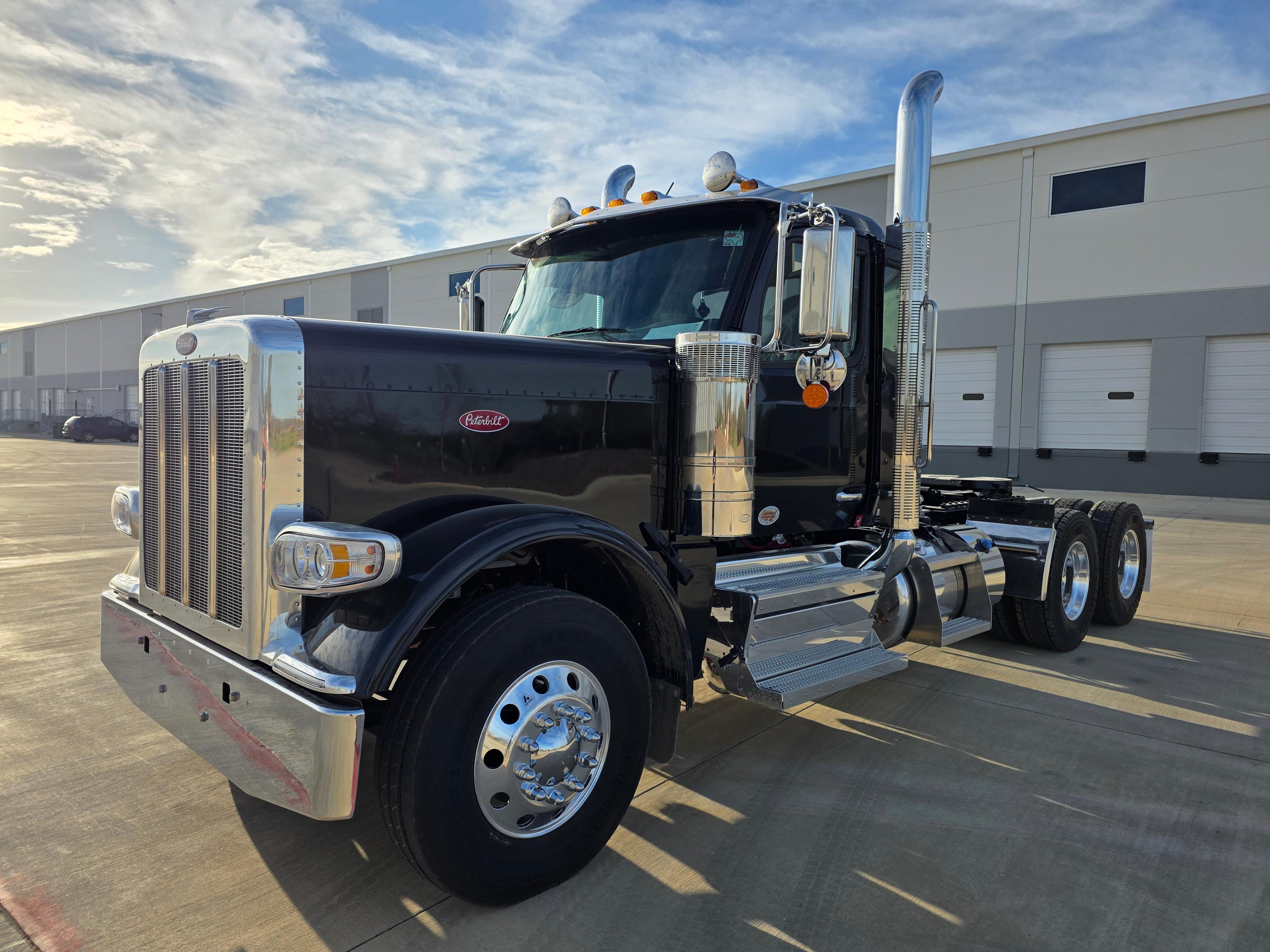 2027 Peterbilt 589