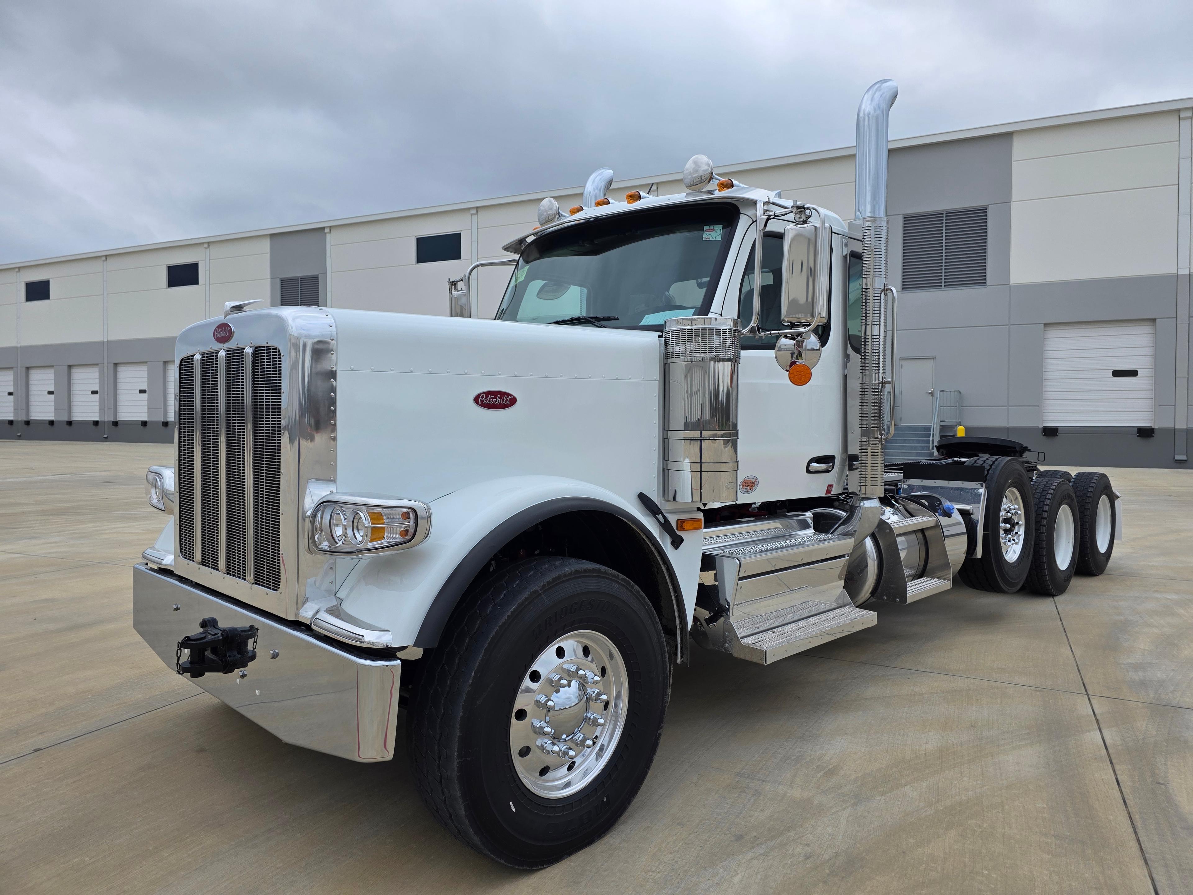 2027 Peterbilt 589
