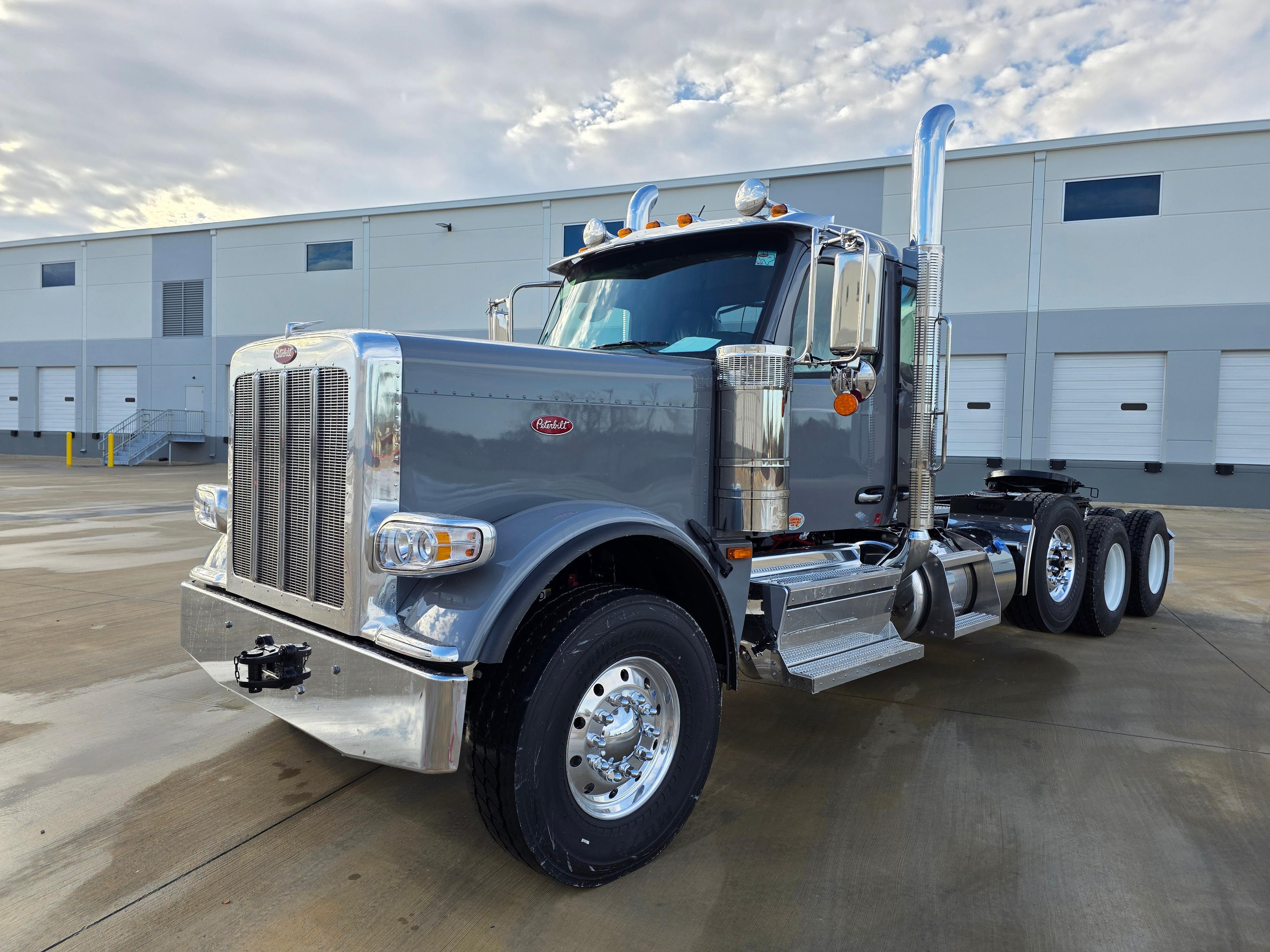 2027 Peterbilt 589
