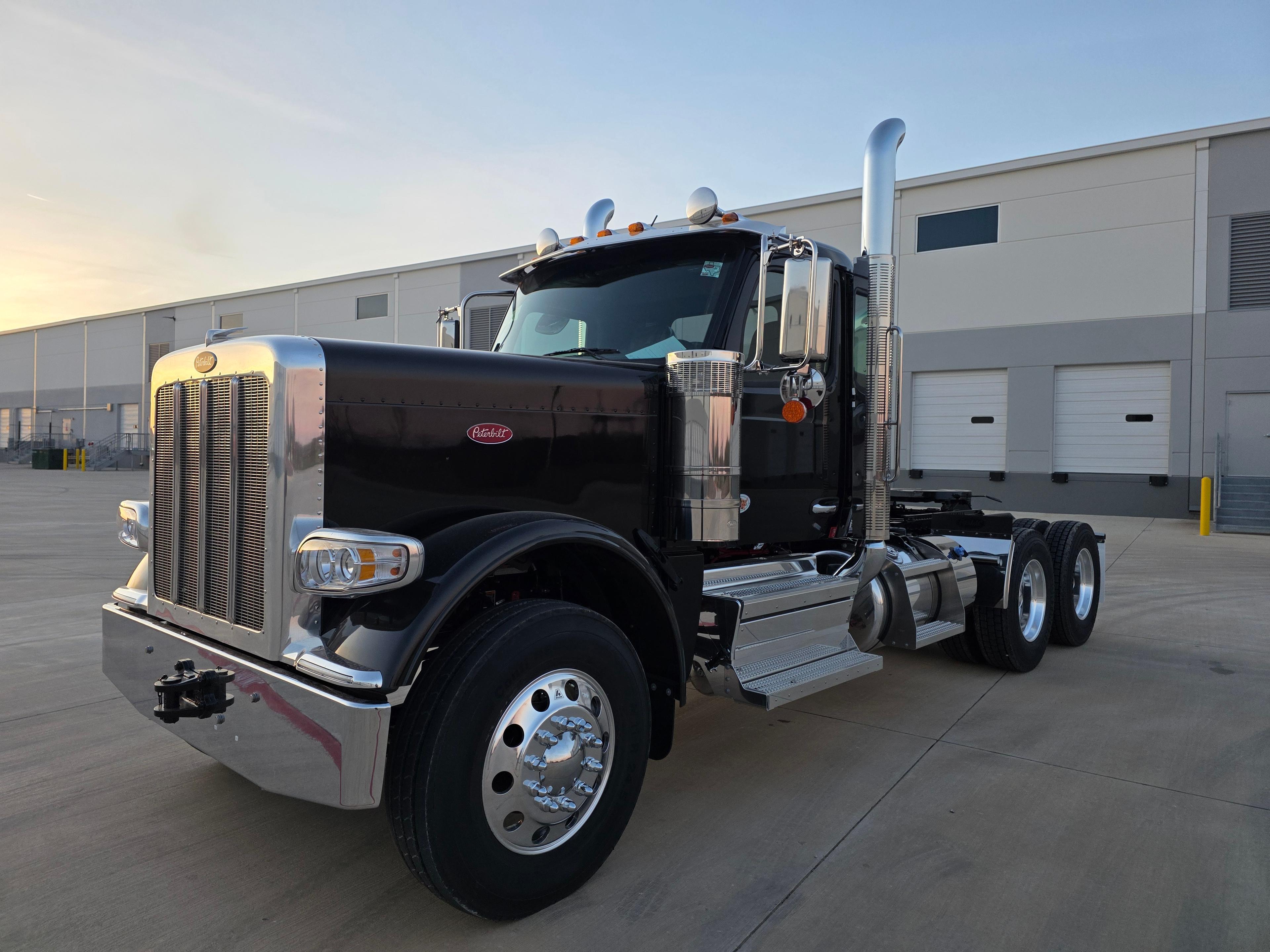 2027 Peterbilt 589
