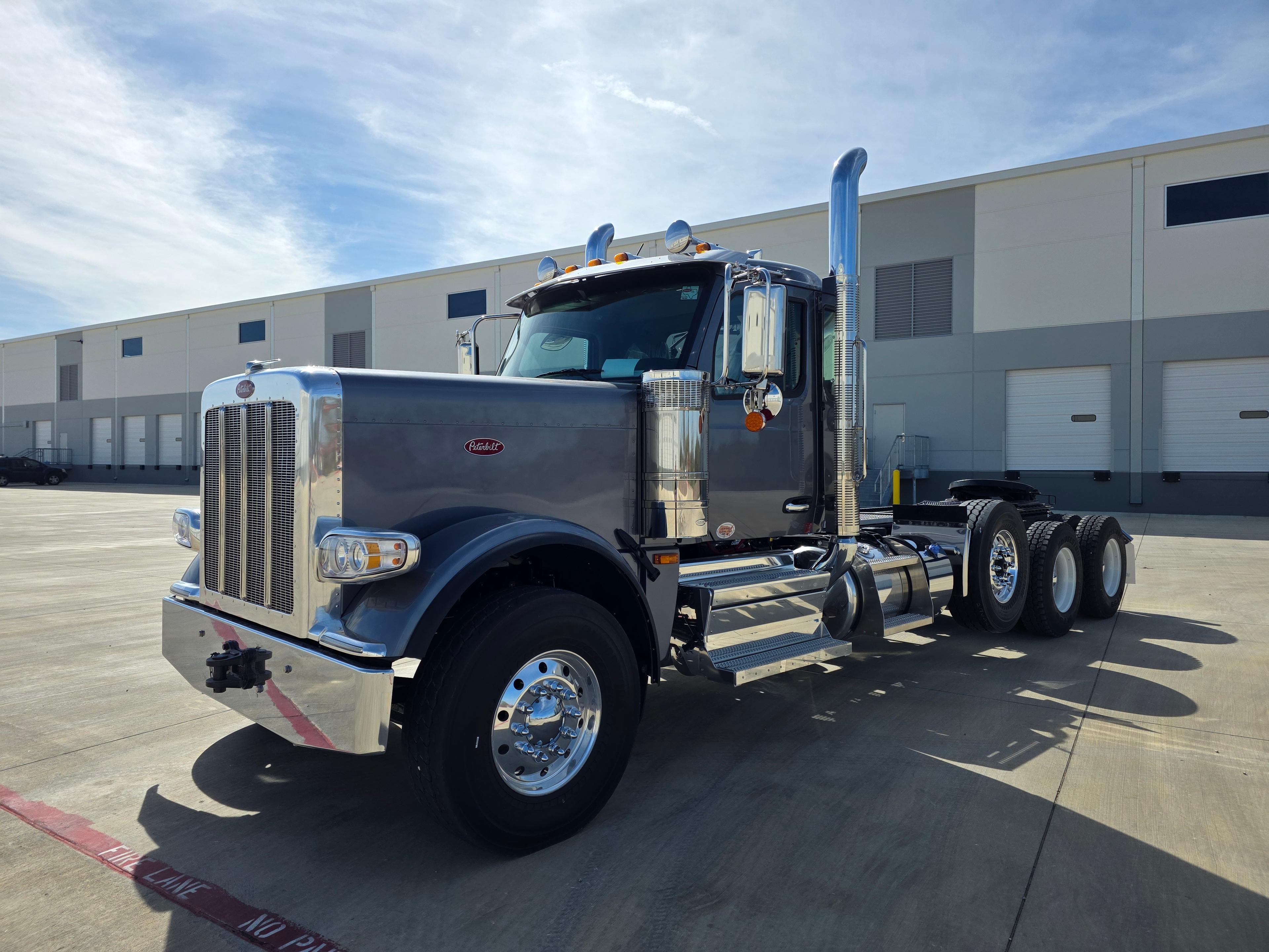 2027 Peterbilt 589