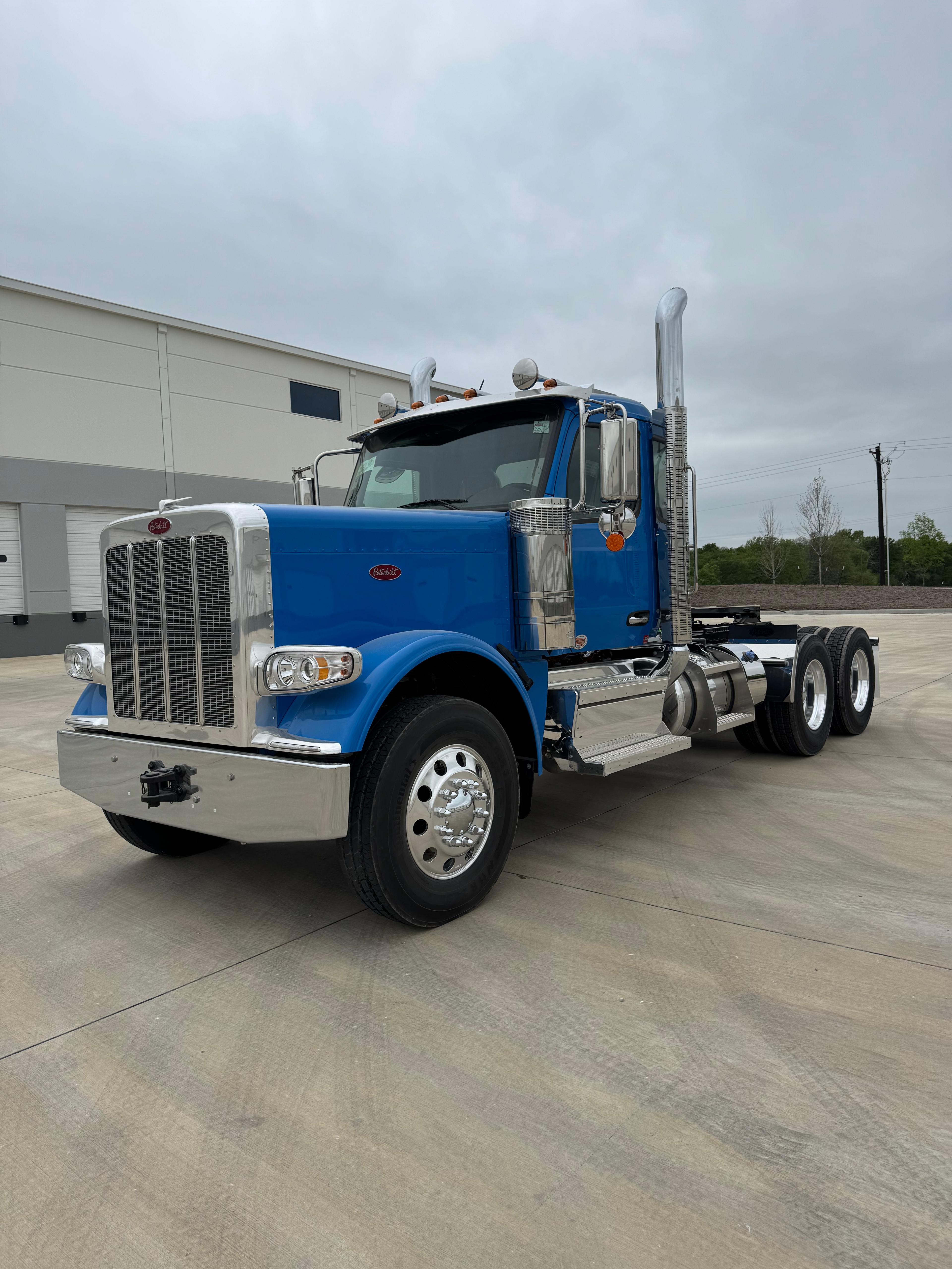 2027 Peterbilt 589
