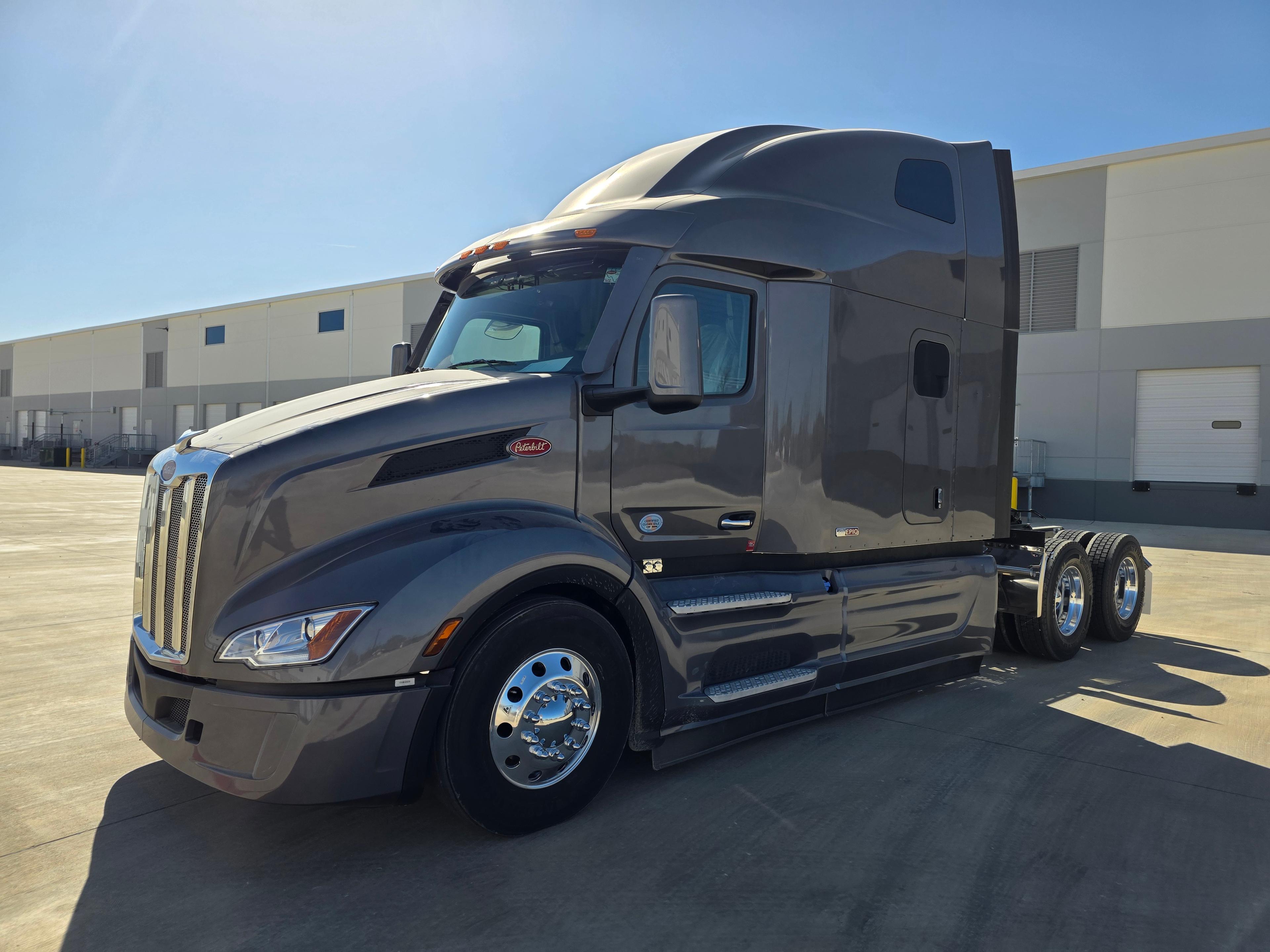 2027 Peterbilt 579