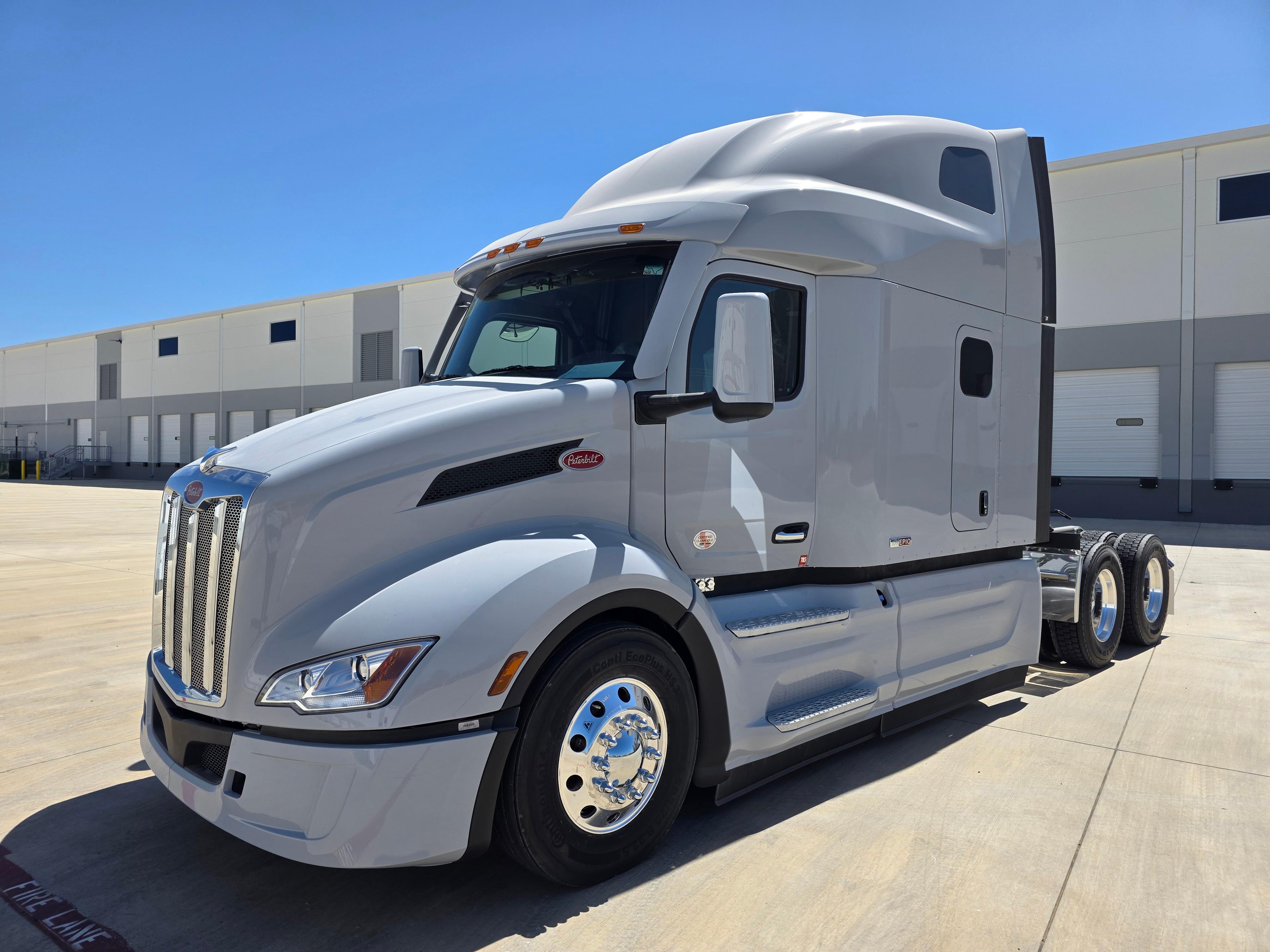 2027 Peterbilt 579