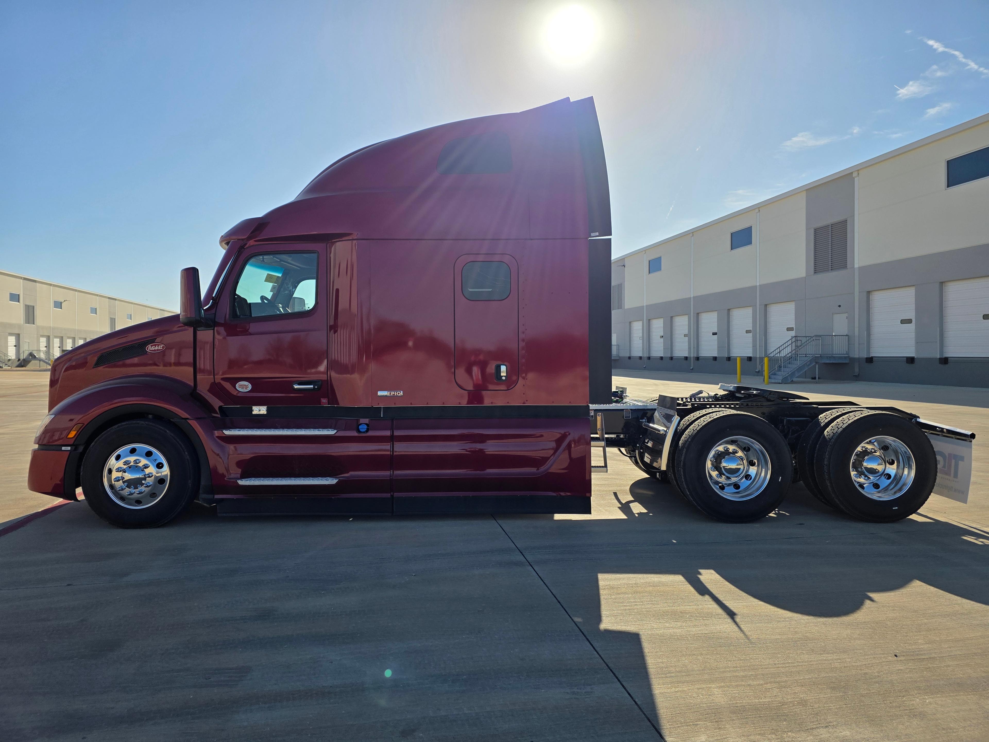 2027 Peterbilt 579 in O'Fallon, MO — photo 2