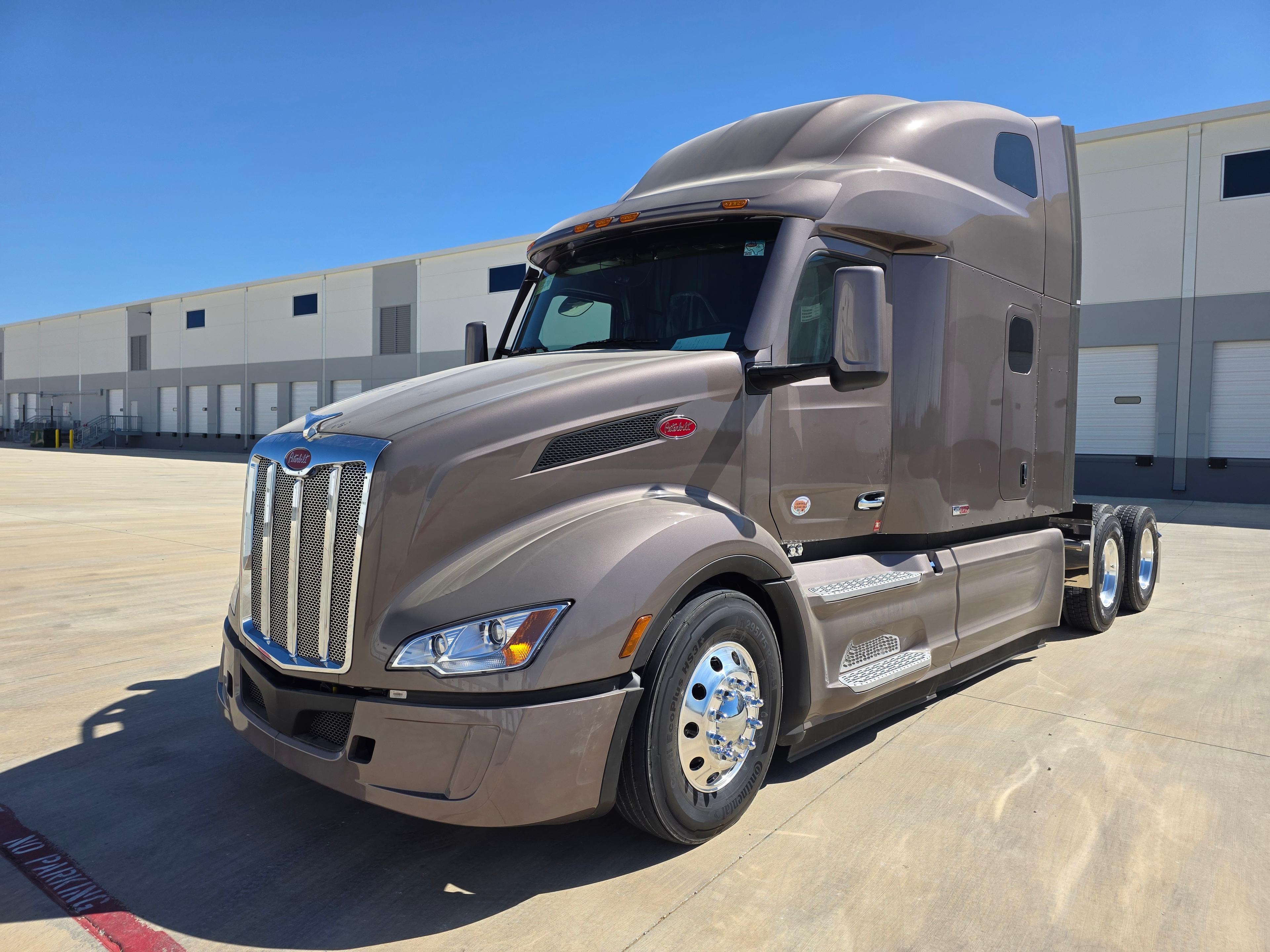 2027 Peterbilt 579