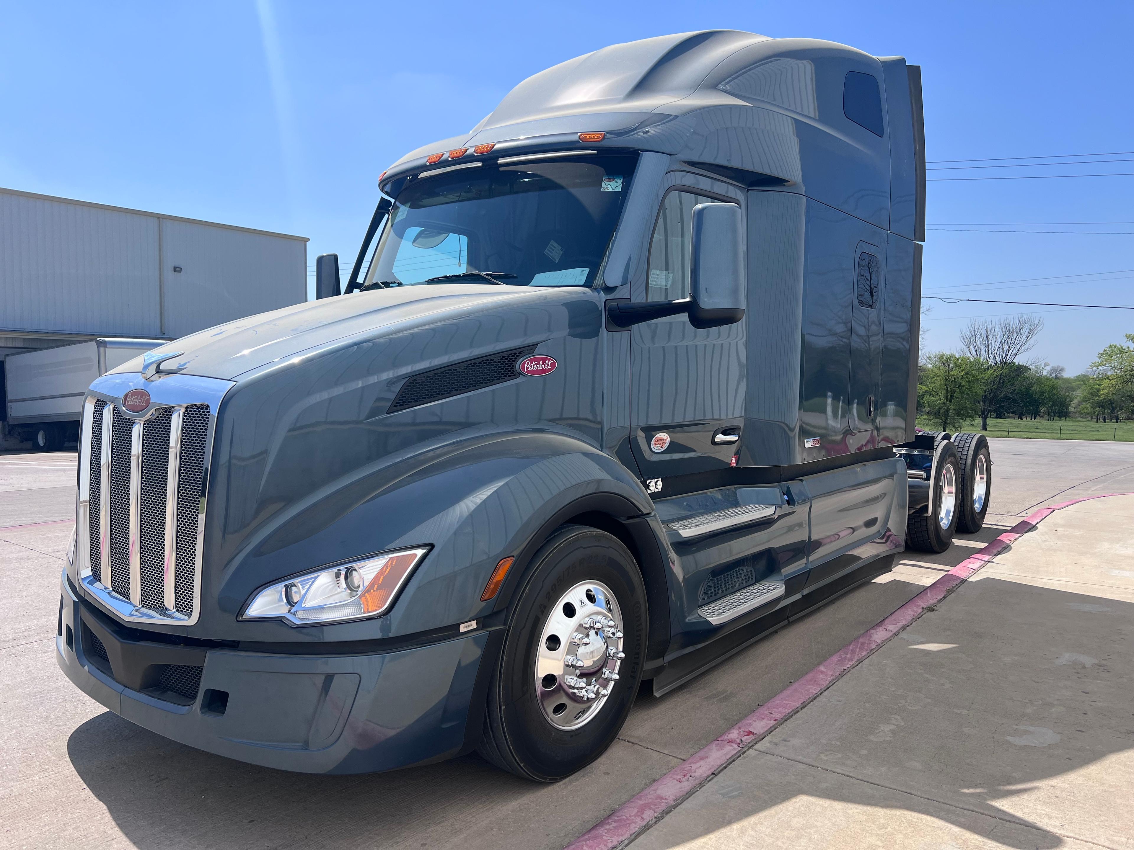 2027 Peterbilt 579