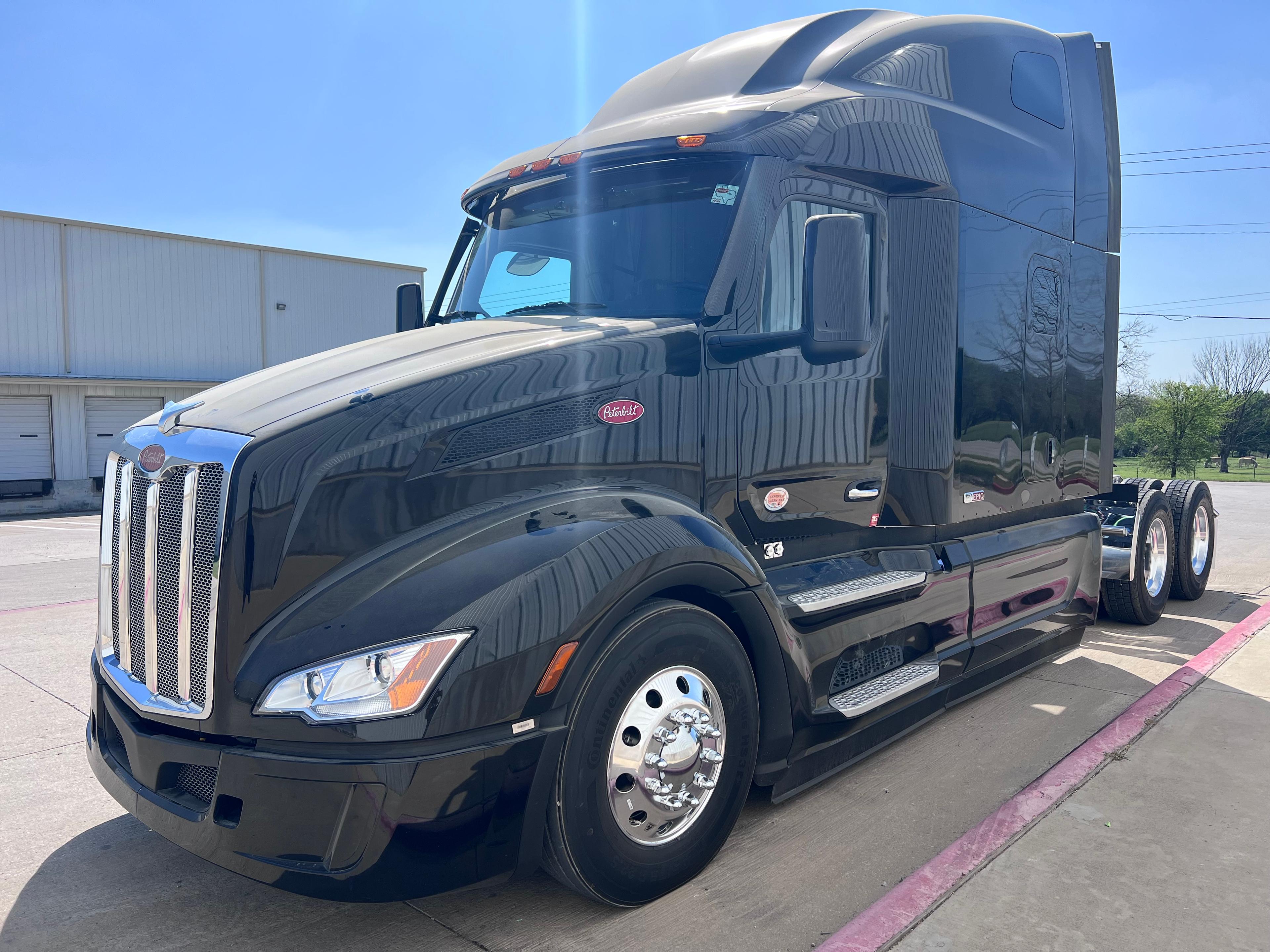 2027 Peterbilt 579