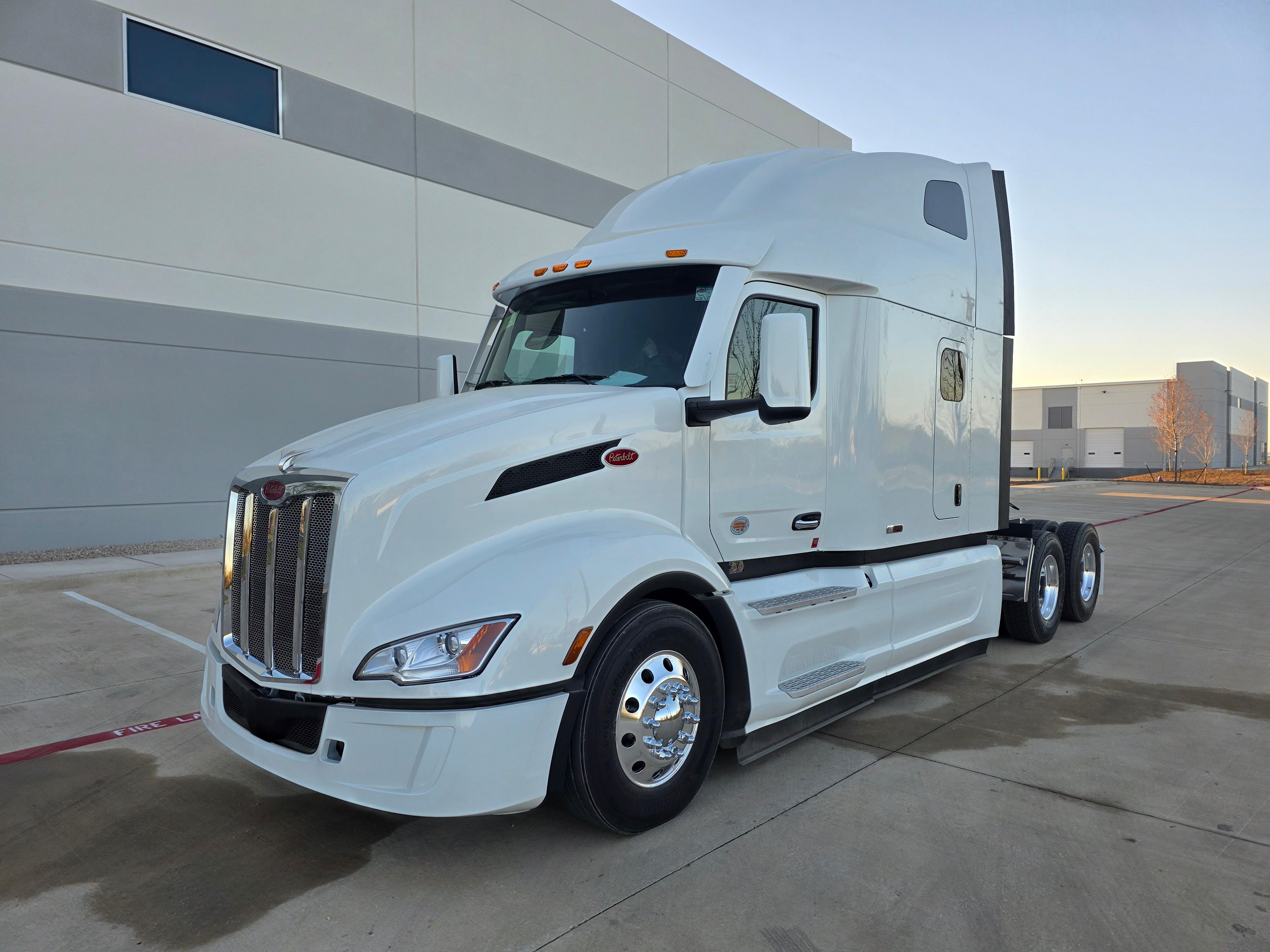 2027 Peterbilt 579