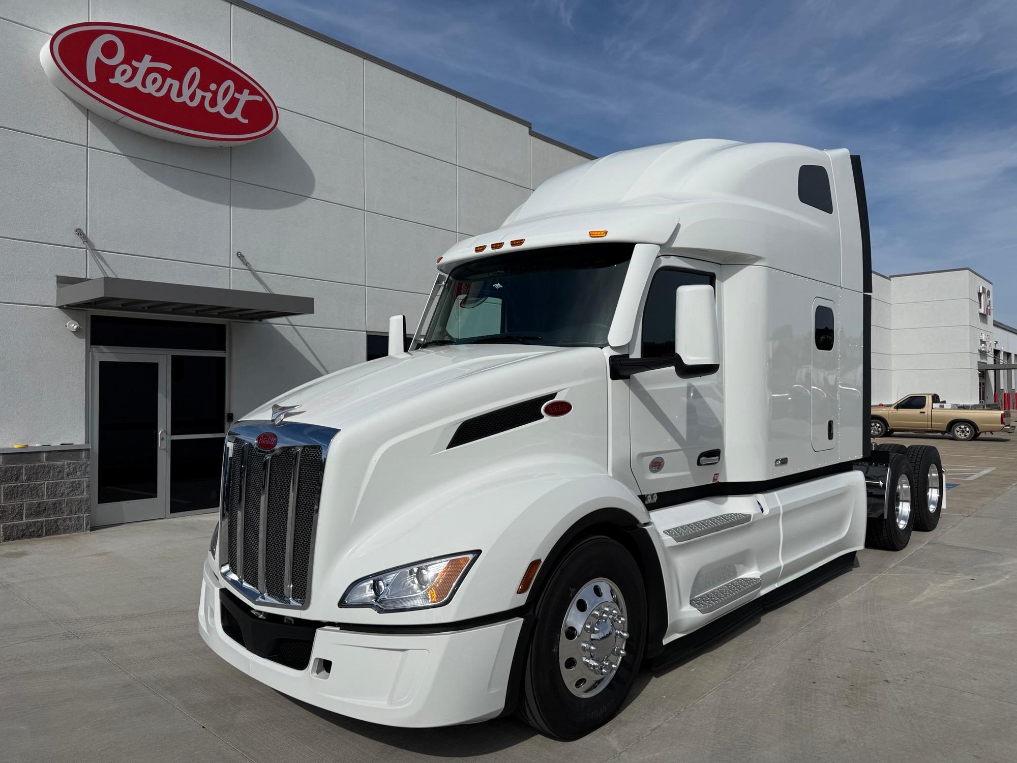 2027 Peterbilt 579