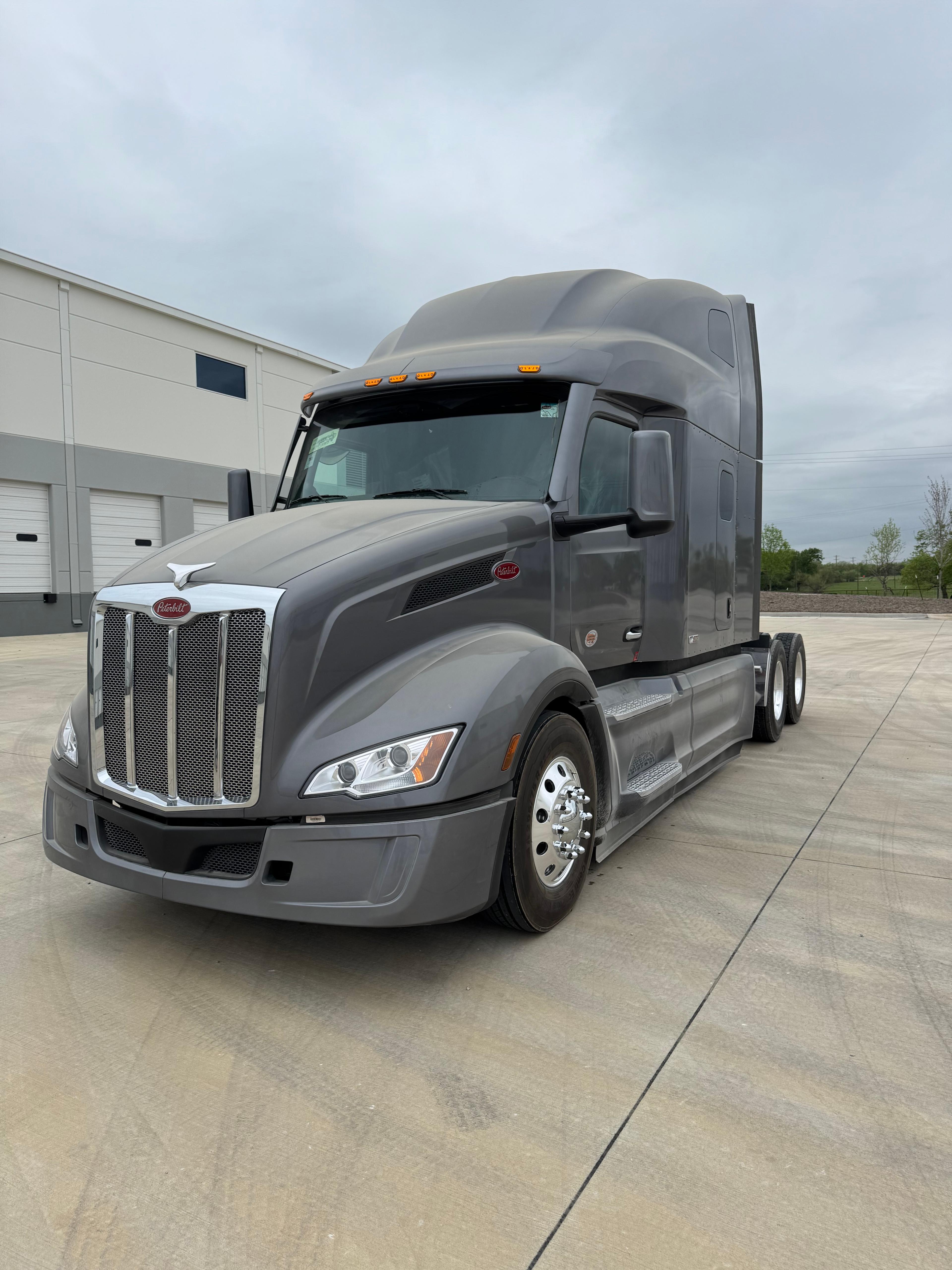 2027 Peterbilt 579