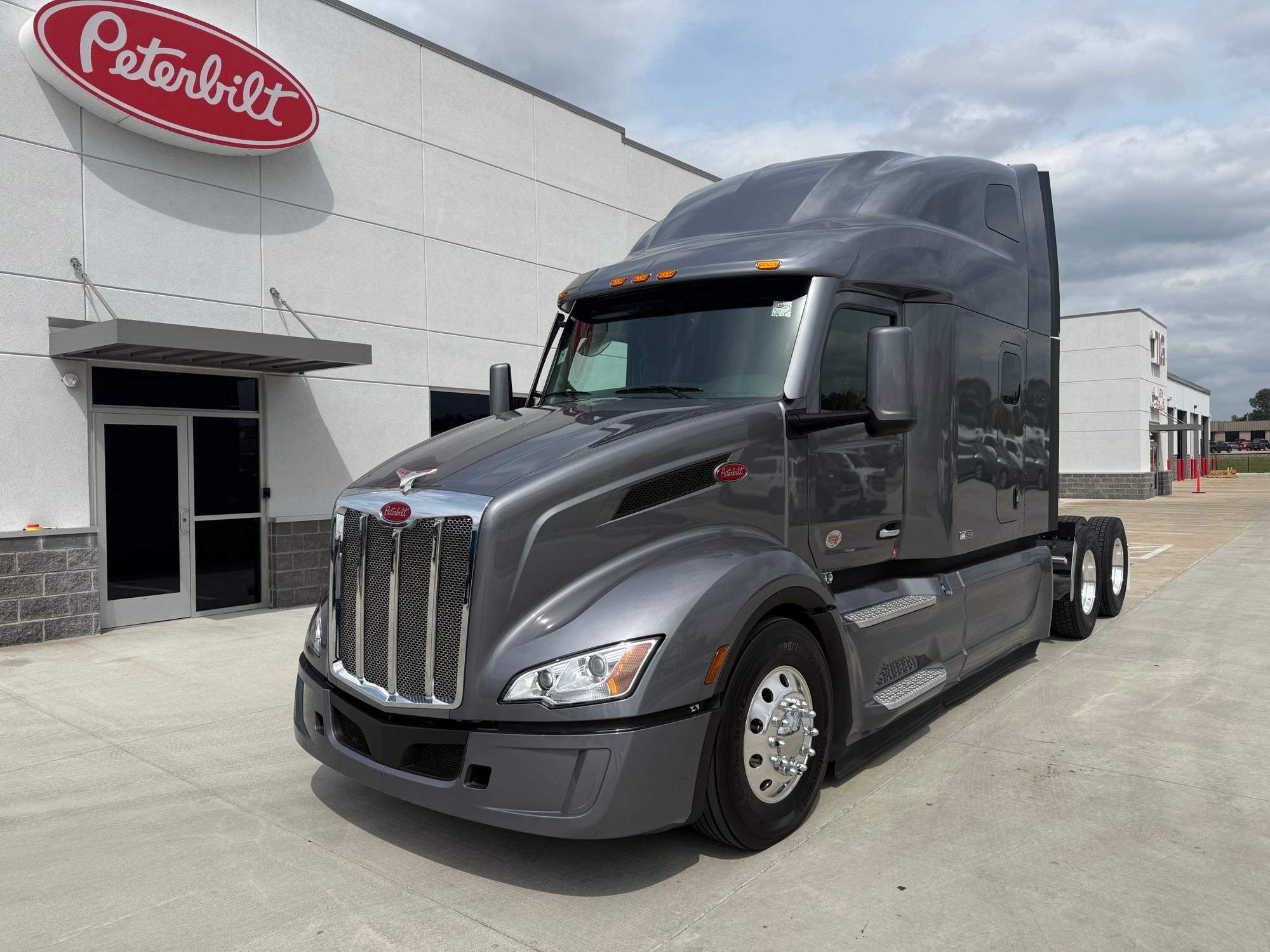2027 Peterbilt 579