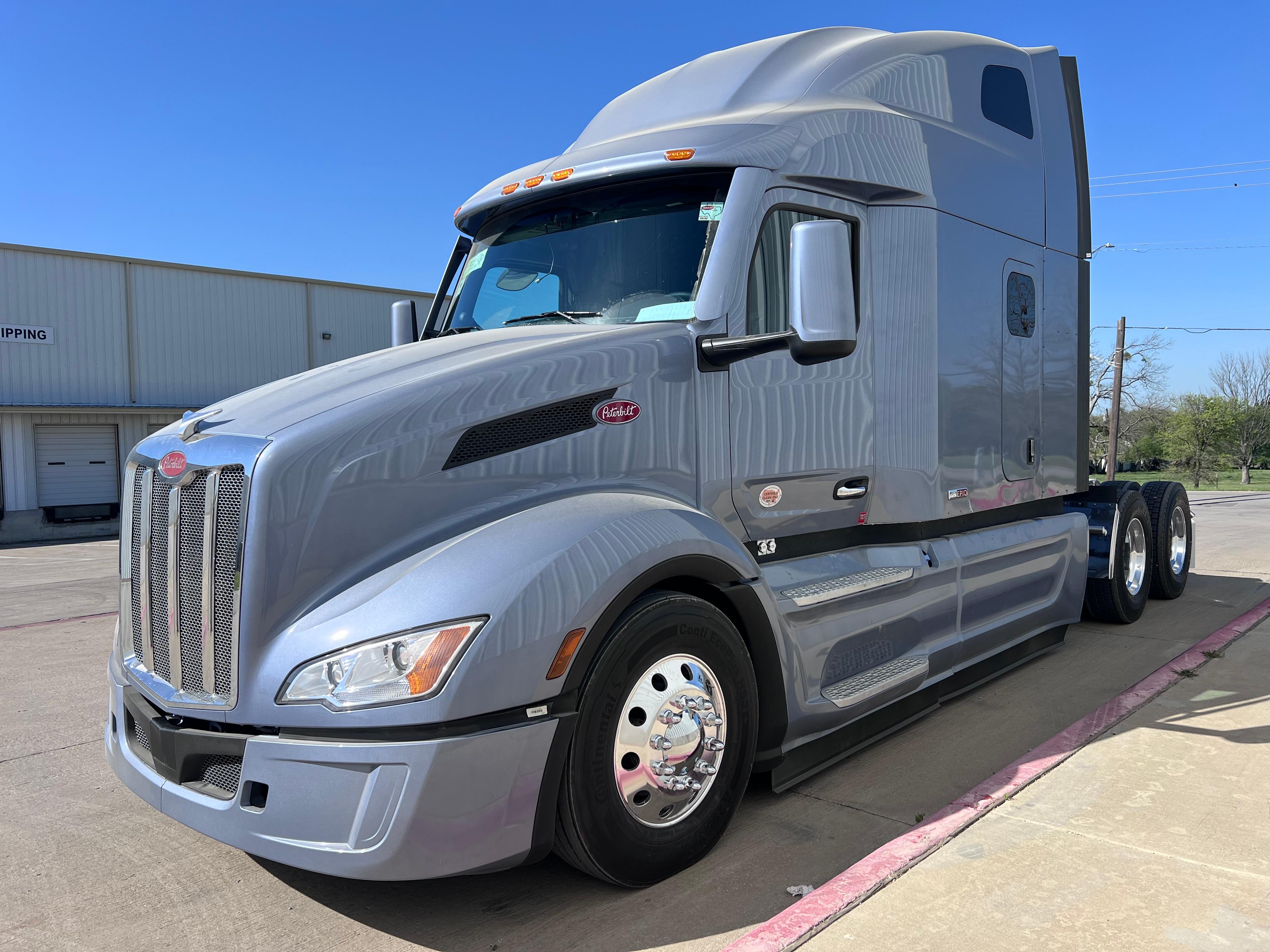 2027 Peterbilt 579
