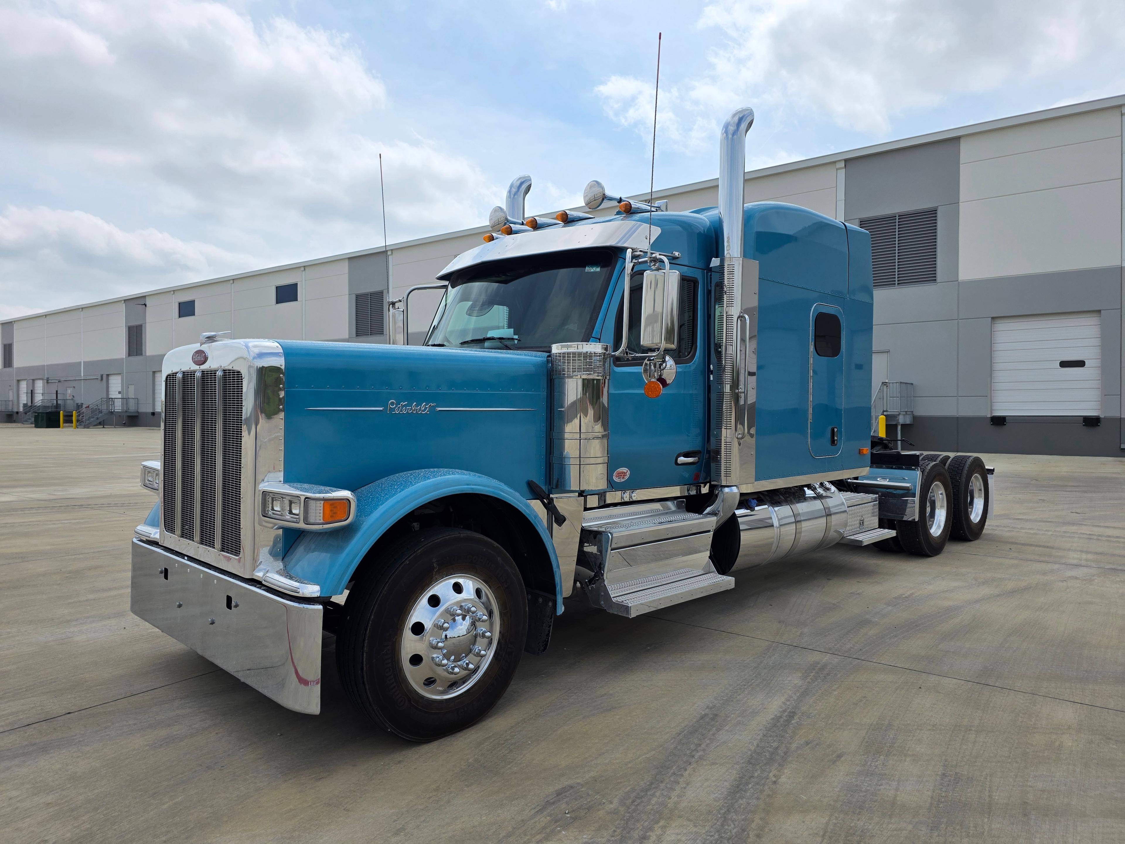 2027 Peterbilt 589