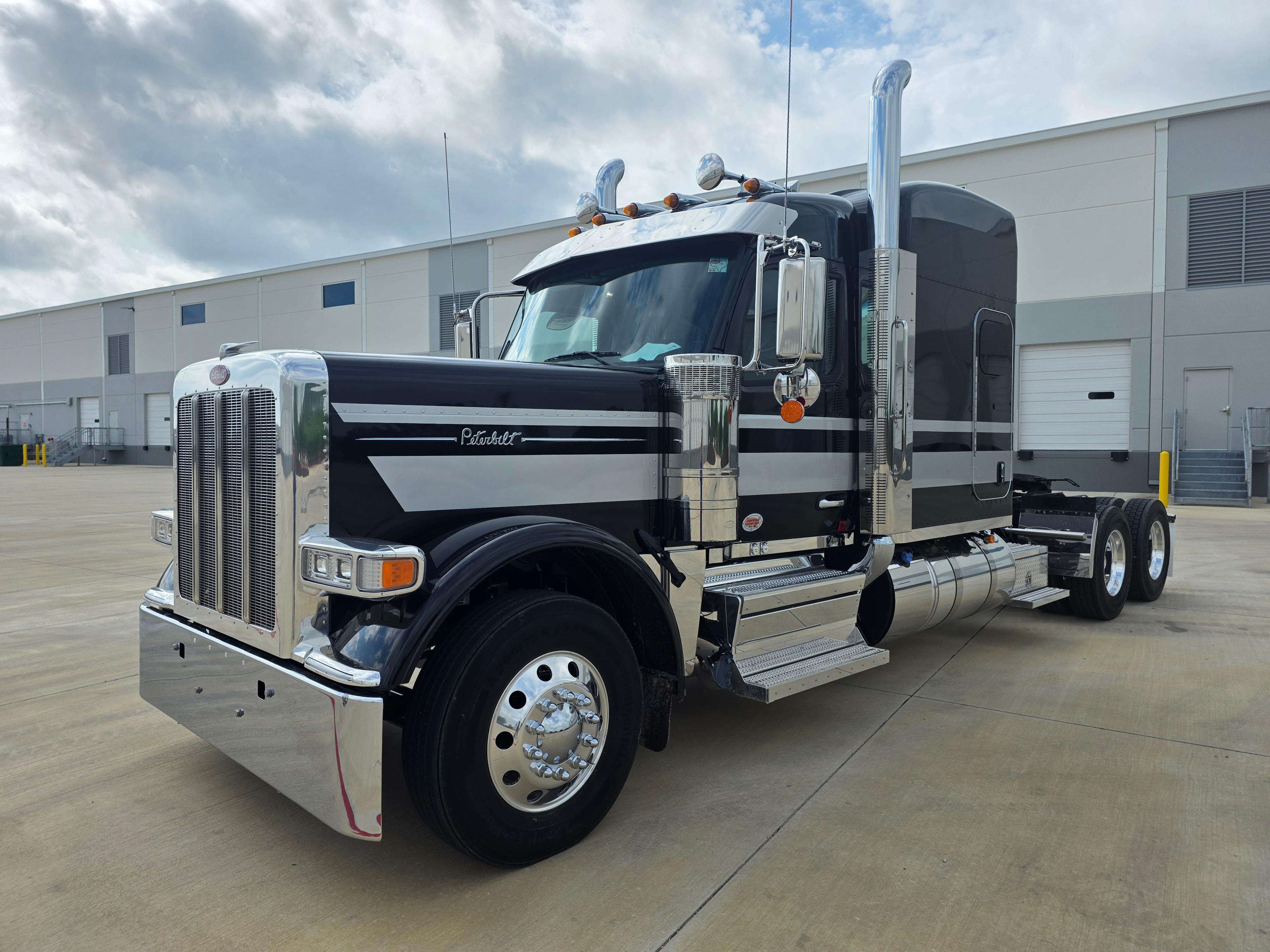 2027 Peterbilt 589