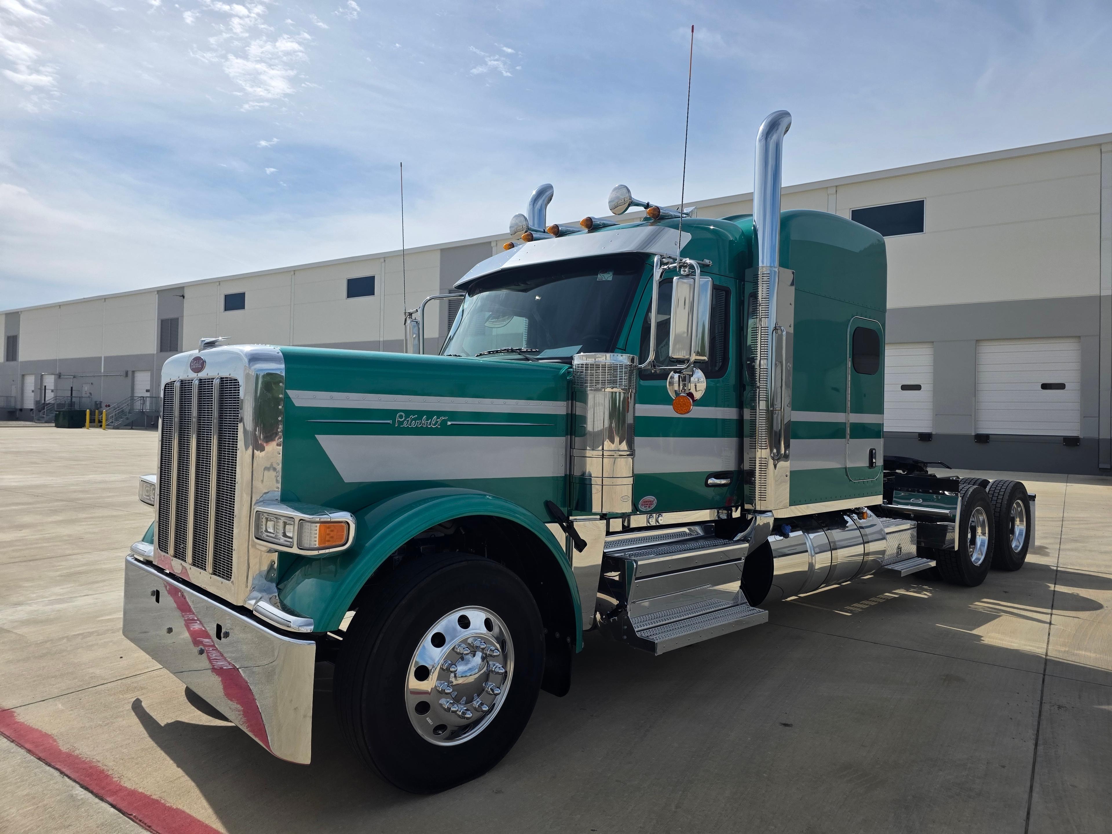 2027 Peterbilt 589