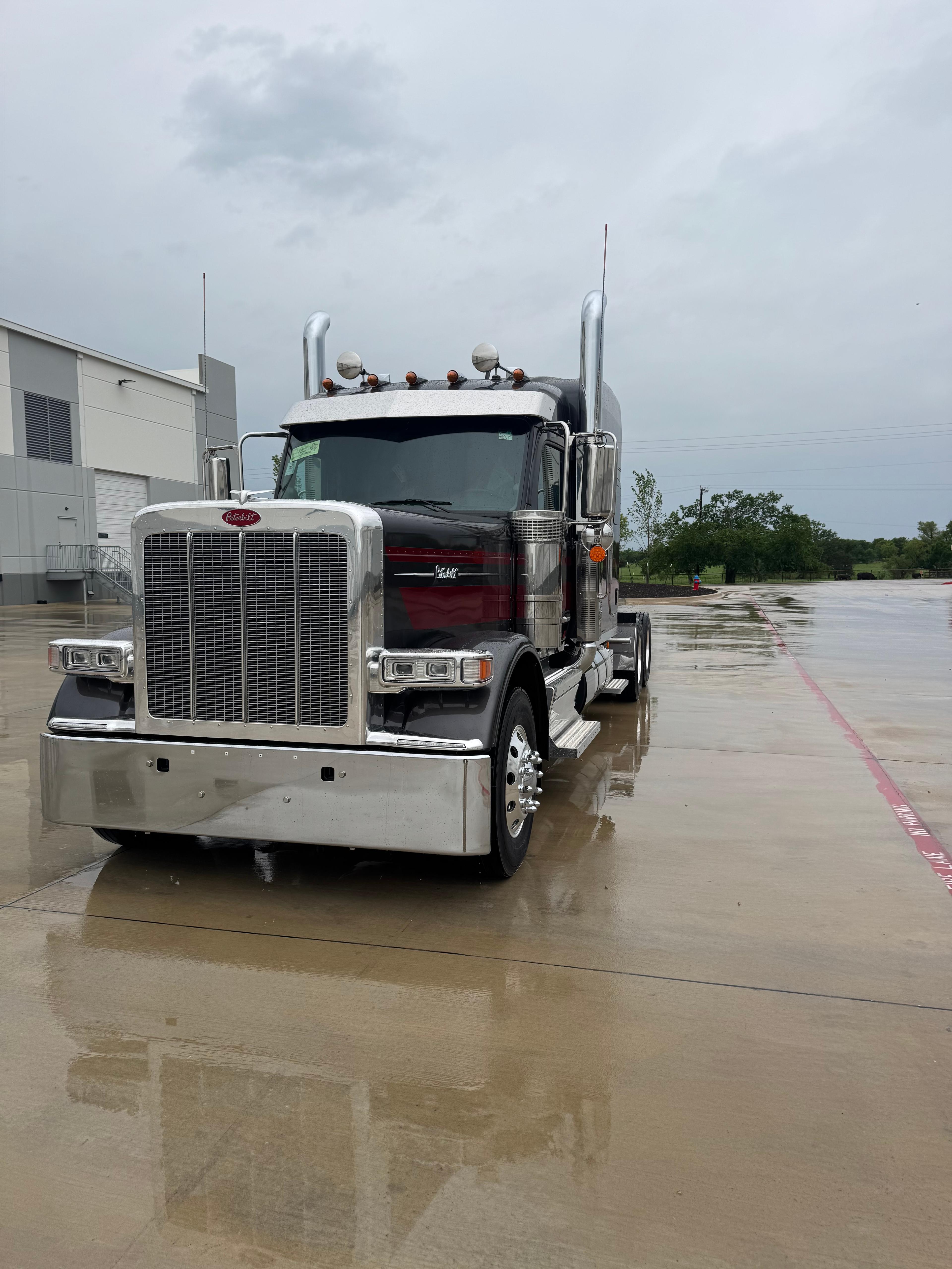 2027 Peterbilt 589
