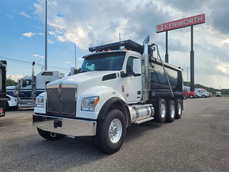 2025 Kenworth T880