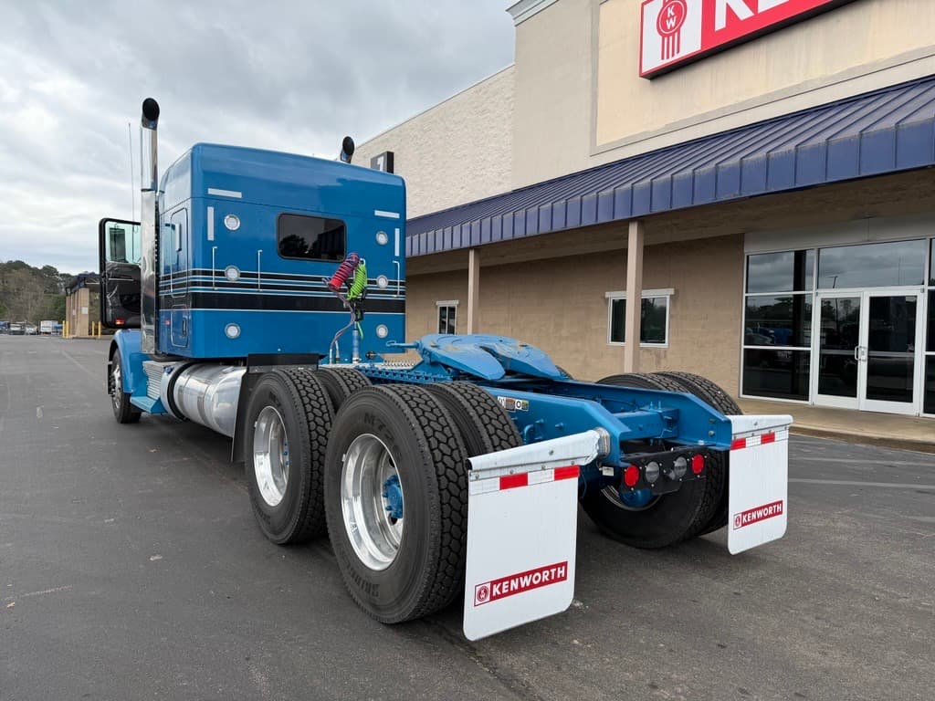 2027 Kenworth W900 — photo 5