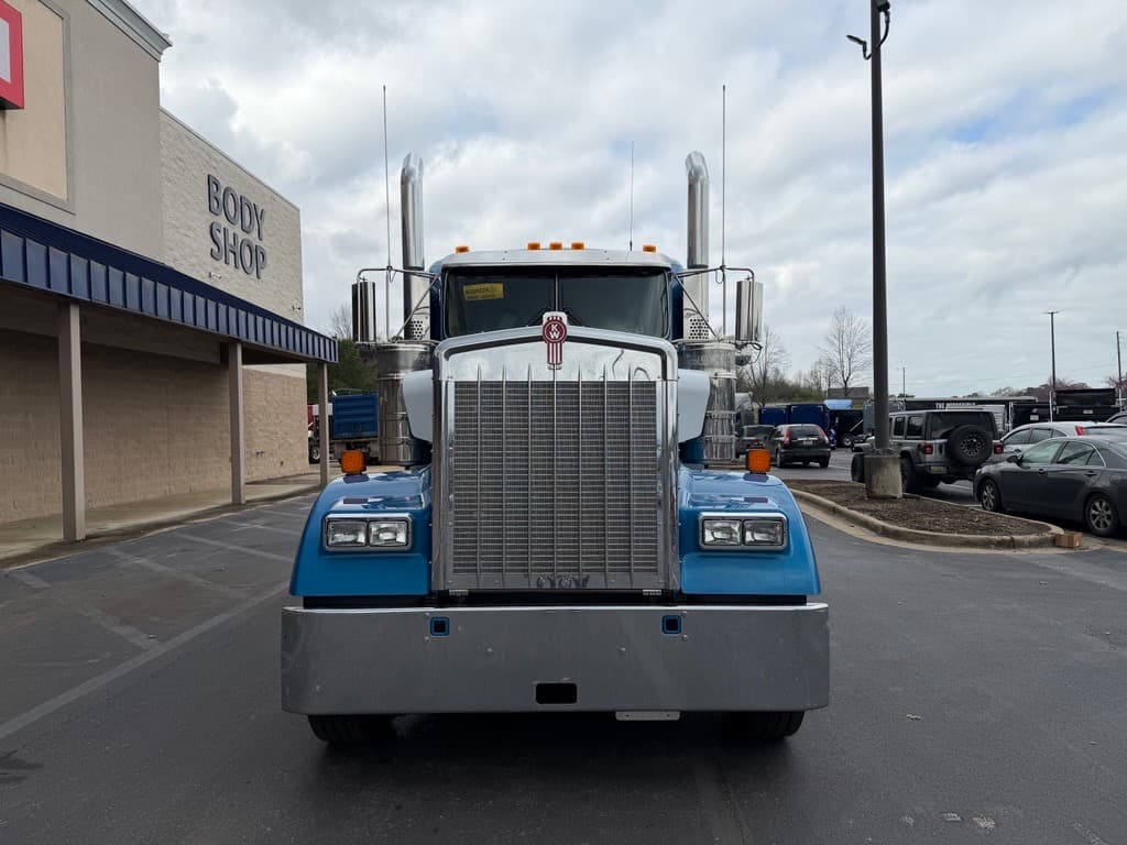 2027 Kenworth W900 — photo 2