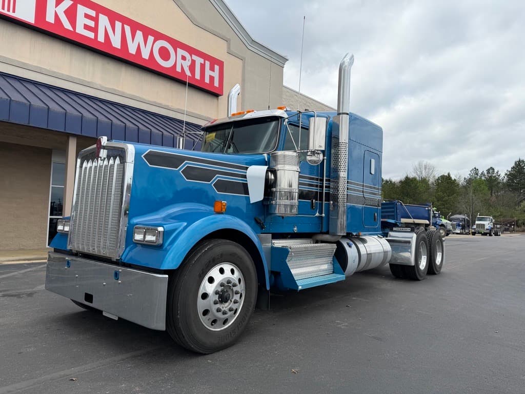 2027 Kenworth W900