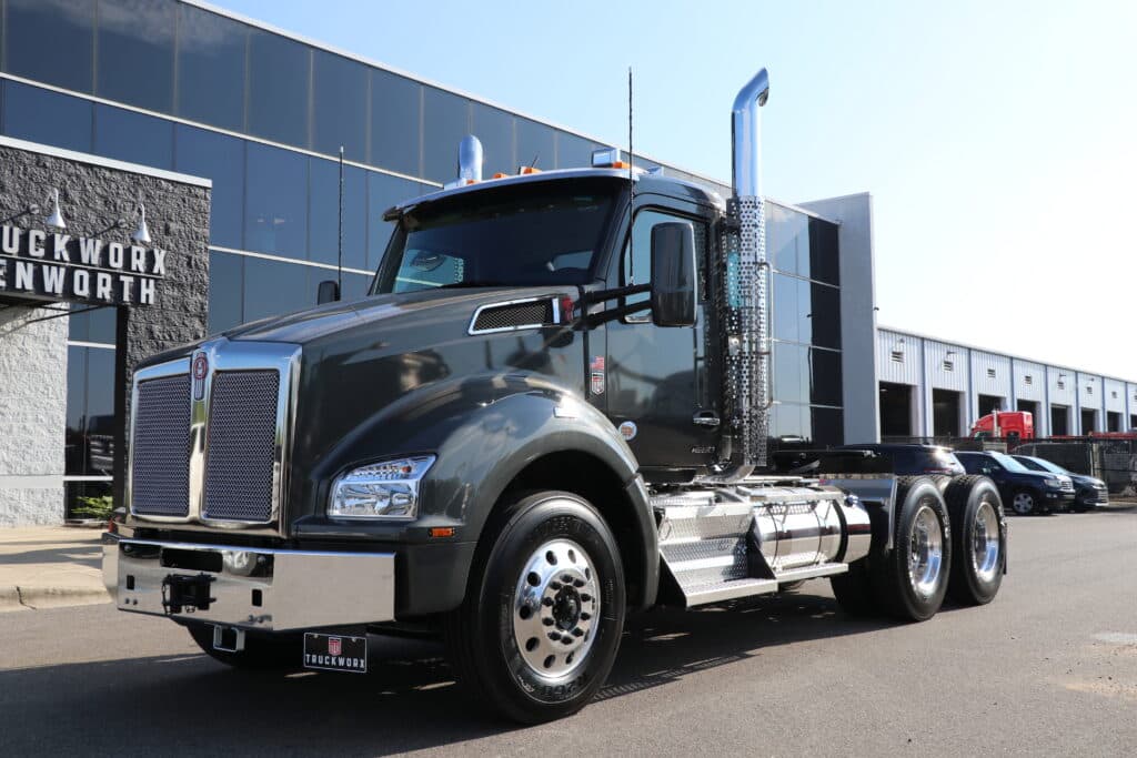 2027 Kenworth in Jackson, MS — photo 3