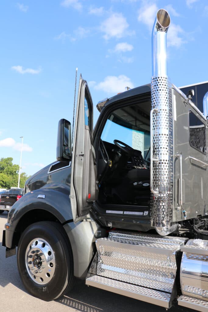 2027 Kenworth in Jackson, MS — photo 8