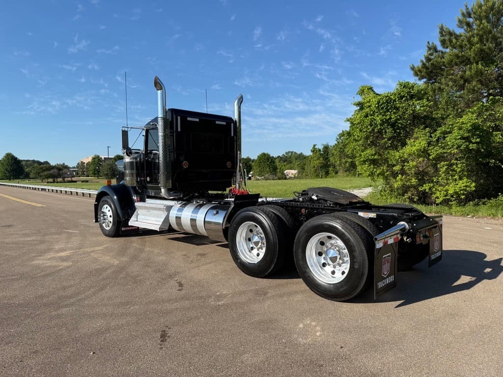 2025 Kenworth W900 in Jackson, MS — photo 3