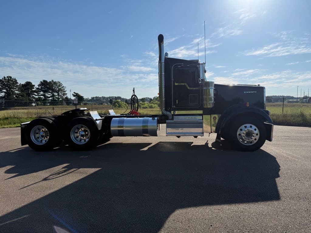 2025 Kenworth W900 in Jackson, MS — photo 6
