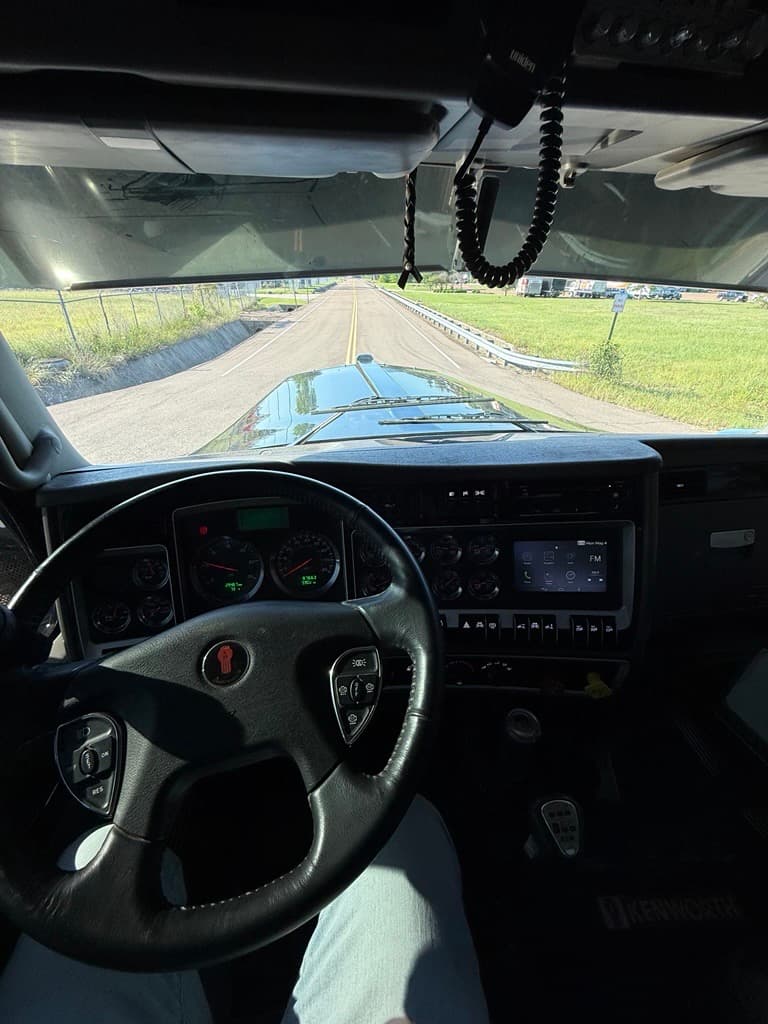 2025 Kenworth W900 in Jackson, MS — photo 10