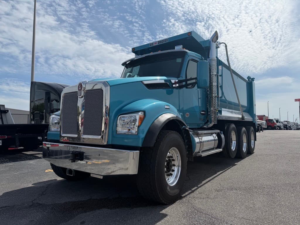 2027 Kenworth T880