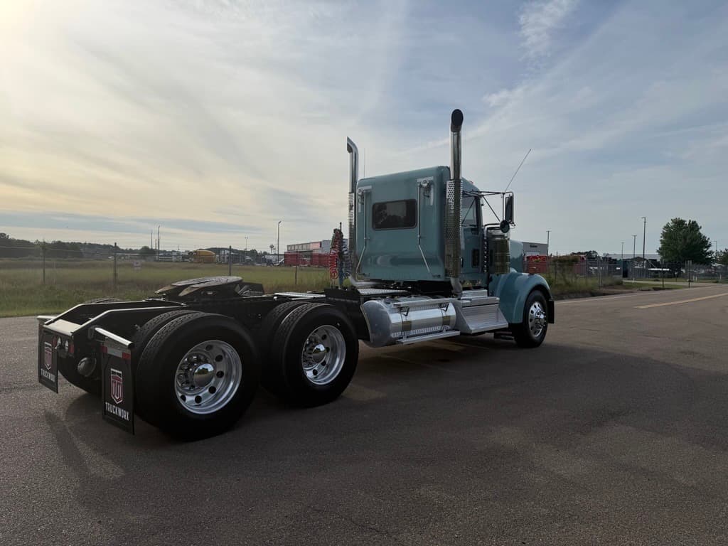2024 Kenworth W900 in Jackson, MS — photo 6