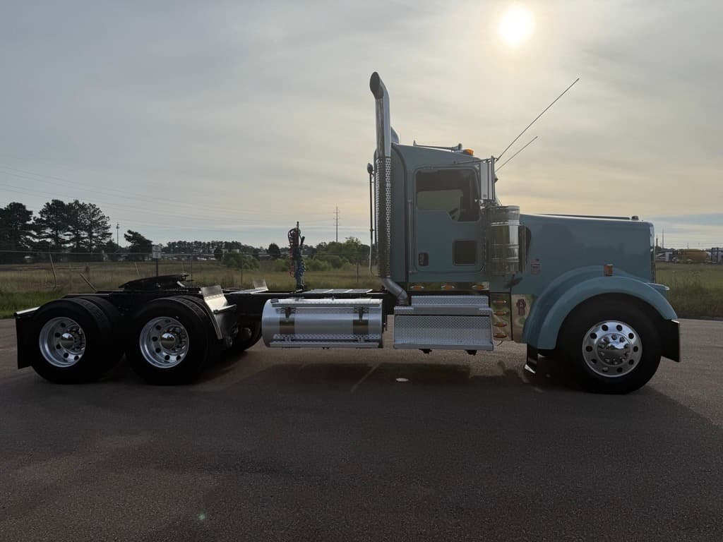 2024 Kenworth W900 in Jackson, MS — photo 7