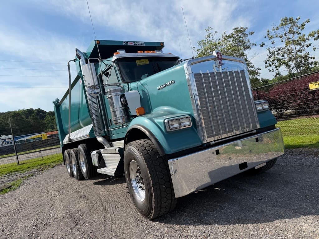 2027 Kenworth W900