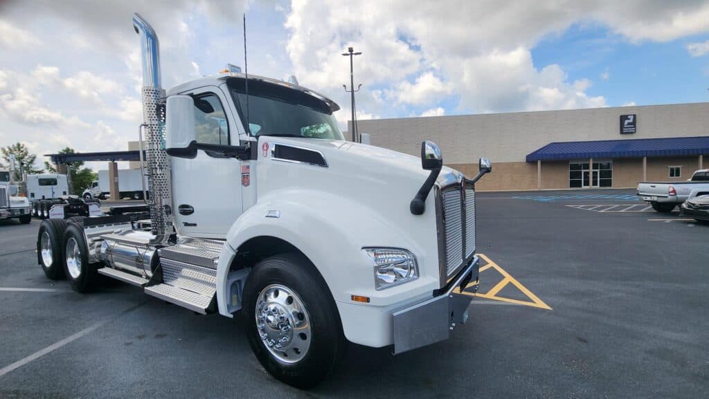2027 Kenworth in Jackson, MS — photo 2